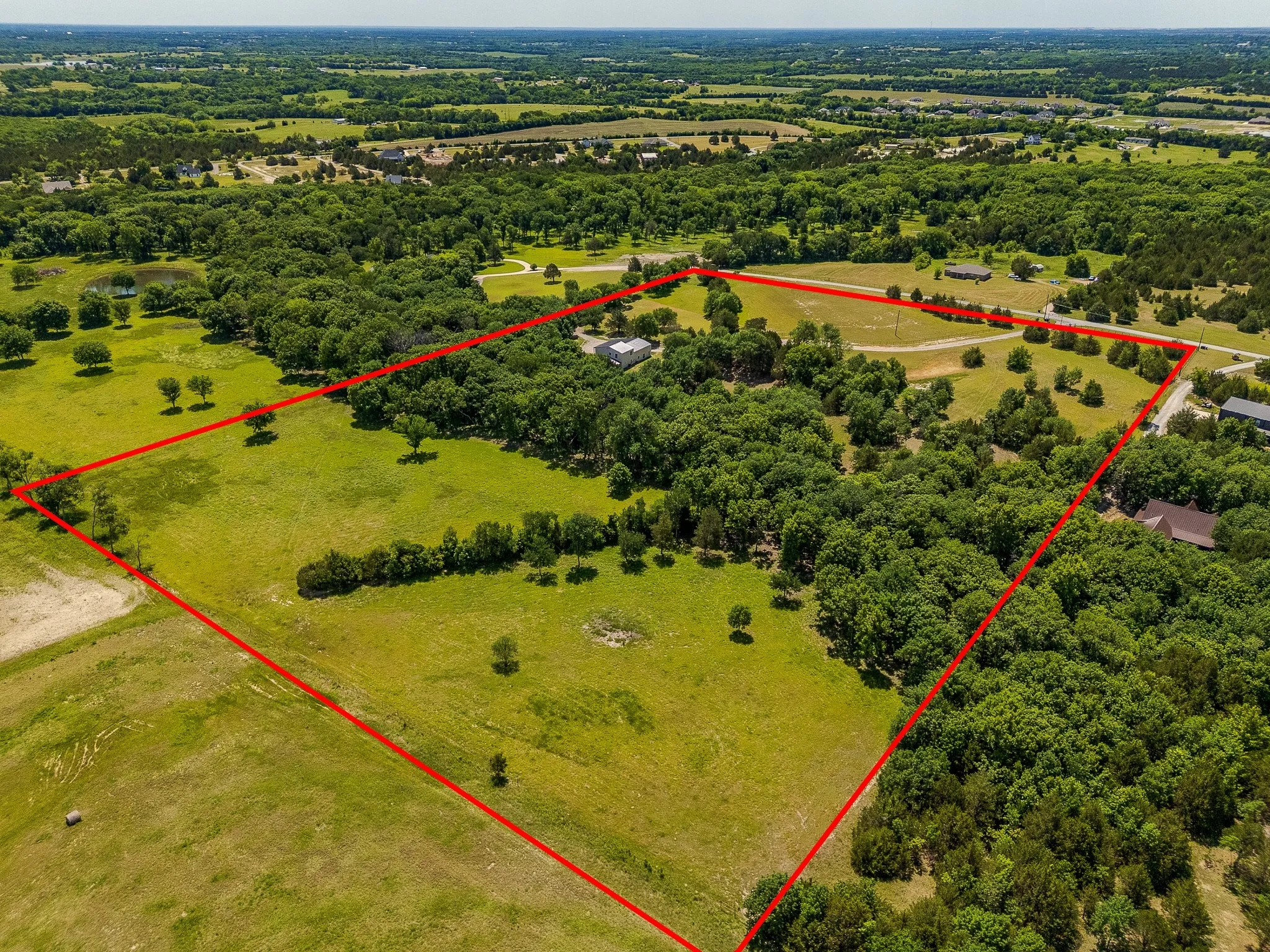 Single Family Residence For Sale in Grayson County , 1878 N Lincoln Park Road, Van Alstyne, Texas 75495, 3 Bedrooms, 3 Bathrooms, 2 Garage spaces, 2,153 Sqft, built in 2003, Preowned, Price $1,098,000, mls#21198483, Real Estate Agent in Van Alstyne, Homes For Sale in Grayson county, Homes For Sale in Van Alstyne, Realtor in Van Alstyne Texas, Real Estate Brokerage Independent Realty Texas, Luminita Cordes Realtor