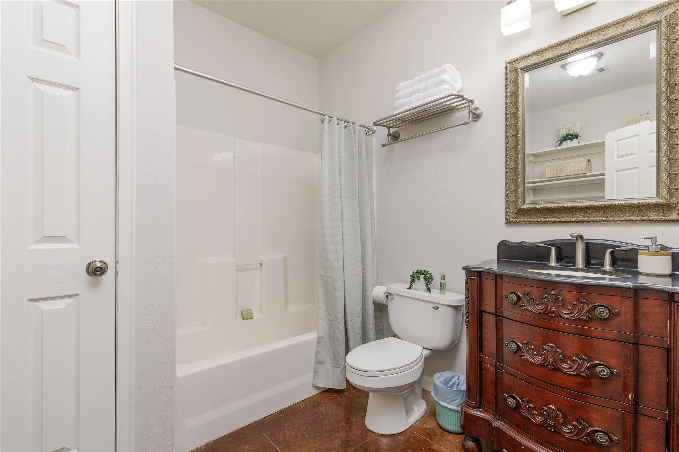 Single Family Residence For Sale in Grayson County , 1878 N Lincoln Park Road, Van Alstyne, Texas 75495, 3 Bedrooms, 3 Bathrooms, 2 Garage spaces, 2,153 Sqft, built in 2003, Preowned, Price $1,098,000, mls#21198483, Real Estate Agent in Van Alstyne, Homes For Sale in Grayson county, Homes For Sale in Van Alstyne, Realtor in Van Alstyne Texas, Real Estate Brokerage Independent Realty Texas, Luminita Cordes Realtor