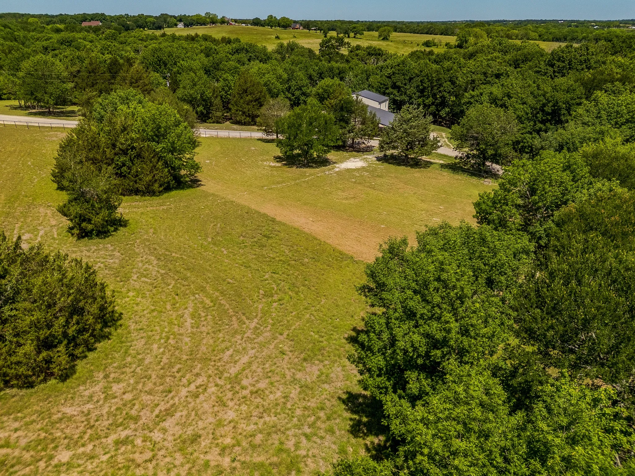 Single Family Residence For Sale in Grayson County , 1878 N Lincoln Park Road, Van Alstyne, Texas 75495, 3 Bedrooms, 3 Bathrooms, 2 Garage spaces, 2,153 Sqft, built in 2003, Preowned, Price $1,098,000, mls#21198483, Real Estate Agent in Van Alstyne, Homes For Sale in Grayson county, Homes For Sale in Van Alstyne, Realtor in Van Alstyne Texas, Real Estate Brokerage Independent Realty Texas, Luminita Cordes Realtor