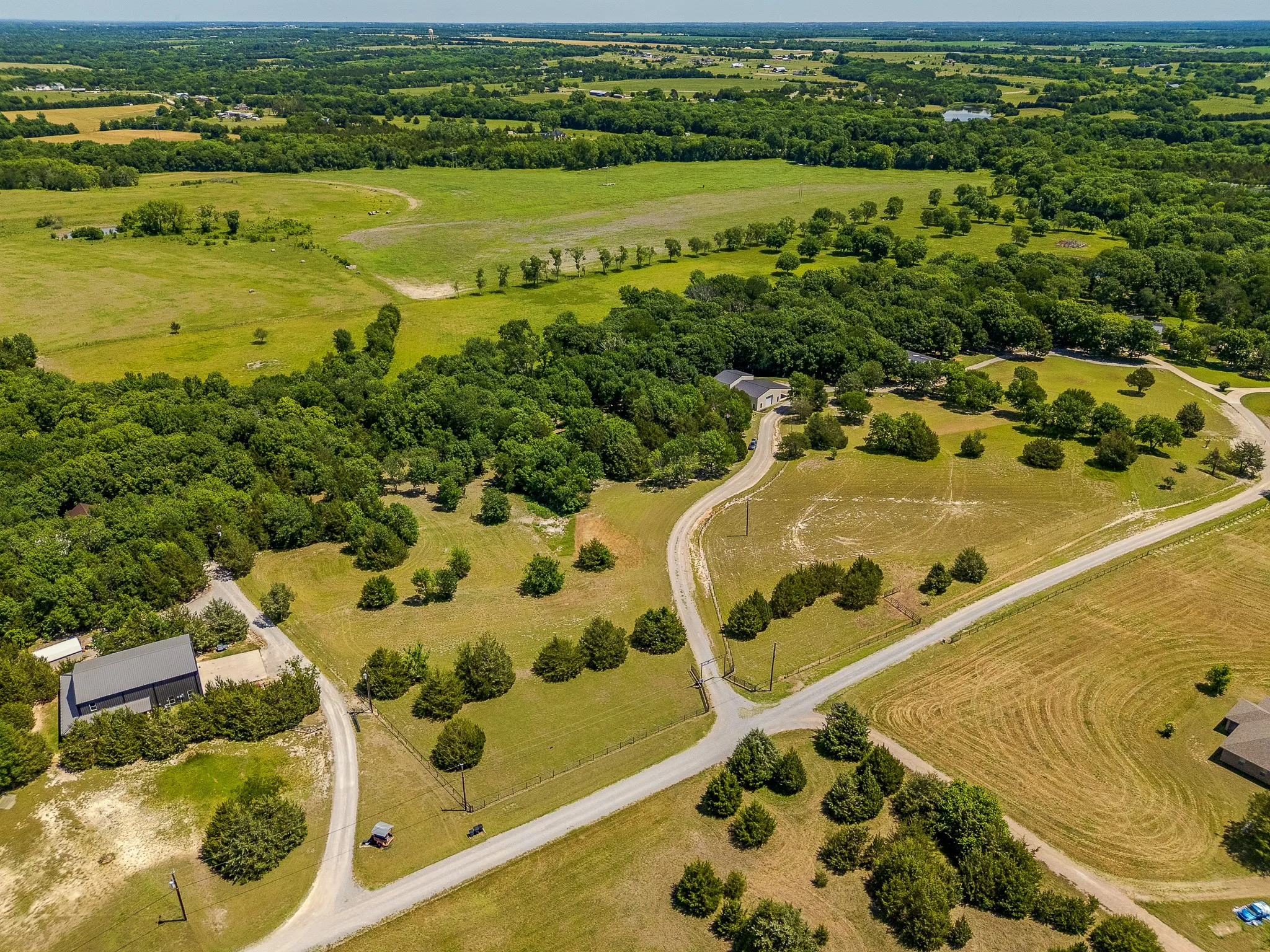 Single Family Residence For Sale in Grayson County , 1878 N Lincoln Park Road, Van Alstyne, Texas 75495, 3 Bedrooms, 3 Bathrooms, 2 Garage spaces, 2,153 Sqft, built in 2003, Preowned, Price $1,098,000, mls#21198483, Real Estate Agent in Van Alstyne, Homes For Sale in Grayson county, Homes For Sale in Van Alstyne, Realtor in Van Alstyne Texas, Real Estate Brokerage Independent Realty Texas, Luminita Cordes Realtor