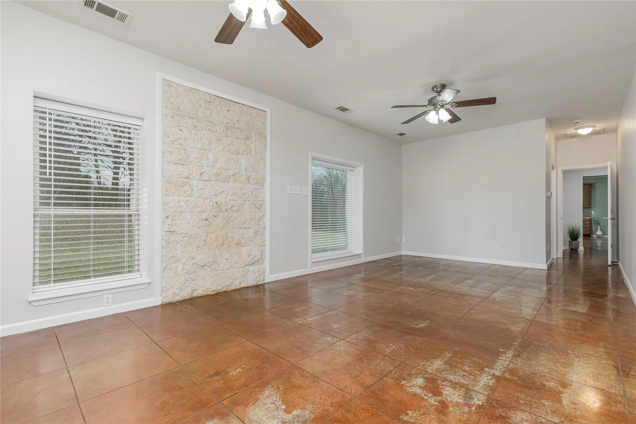 Single Family Residence For Sale in Grayson County , 1878 N Lincoln Park Road, Van Alstyne, Texas 75495, 3 Bedrooms, 3 Bathrooms, 2 Garage spaces, 2,153 Sqft, built in 2003, Preowned, Price $1,098,000, mls#21198483, Real Estate Agent in Van Alstyne, Homes For Sale in Grayson county, Homes For Sale in Van Alstyne, Realtor in Van Alstyne Texas, Real Estate Brokerage Independent Realty Texas, Luminita Cordes Realtor