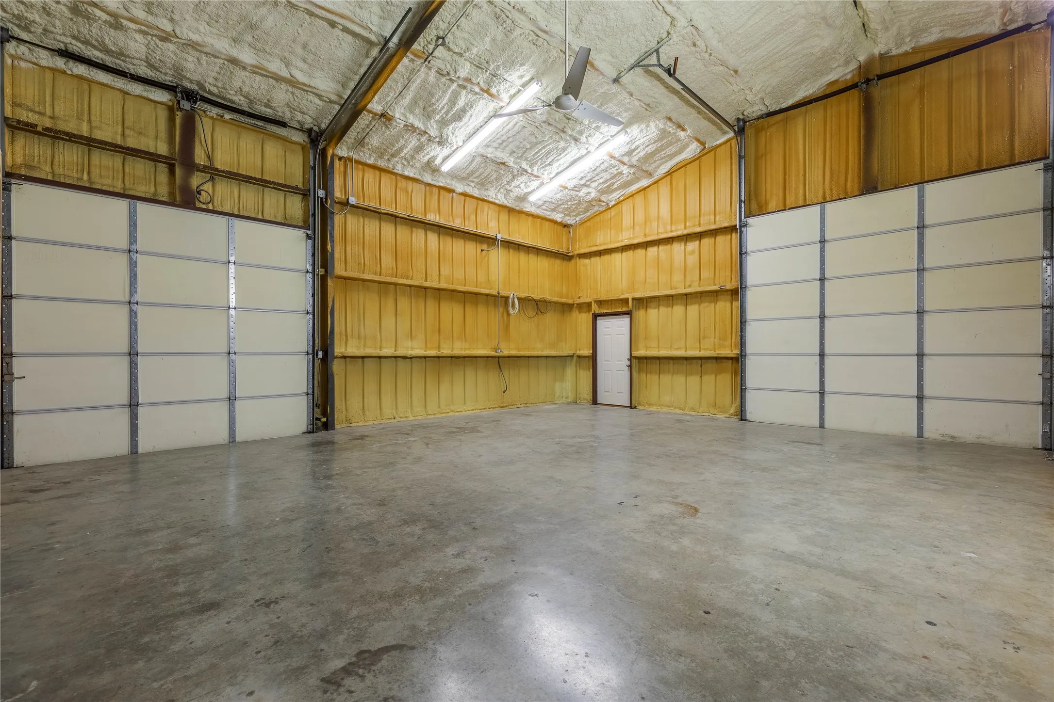 Single Family Residence For Sale in Grayson County , 1878 N Lincoln Park Road, Van Alstyne, Texas 75495, 3 Bedrooms, 3 Bathrooms, 2 Garage spaces, 2,153 Sqft, built in 2003, Preowned, Price $1,098,000, mls#21198483, Real Estate Agent in Van Alstyne, Homes For Sale in Grayson county, Homes For Sale in Van Alstyne, Realtor in Van Alstyne Texas, Real Estate Brokerage Independent Realty Texas, Luminita Cordes Realtor