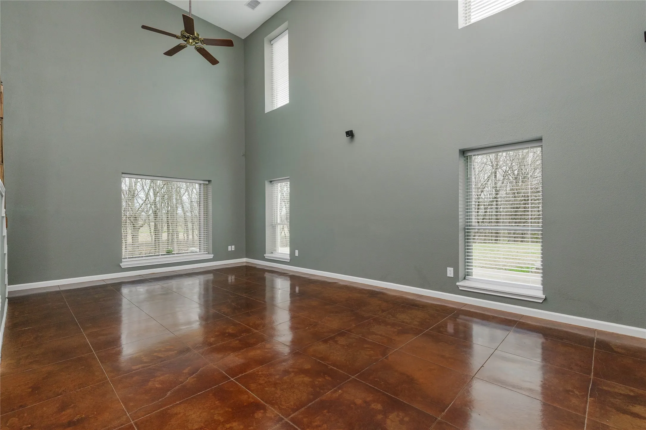 Single Family Residence For Sale in Grayson County , 1878 N Lincoln Park Road, Van Alstyne, Texas 75495, 3 Bedrooms, 3 Bathrooms, 2 Garage spaces, 2,153 Sqft, built in 2003, Preowned, Price $1,098,000, mls#21198483, Real Estate Agent in Van Alstyne, Homes For Sale in Grayson county, Homes For Sale in Van Alstyne, Realtor in Van Alstyne Texas, Real Estate Brokerage Independent Realty Texas, Luminita Cordes Realtor