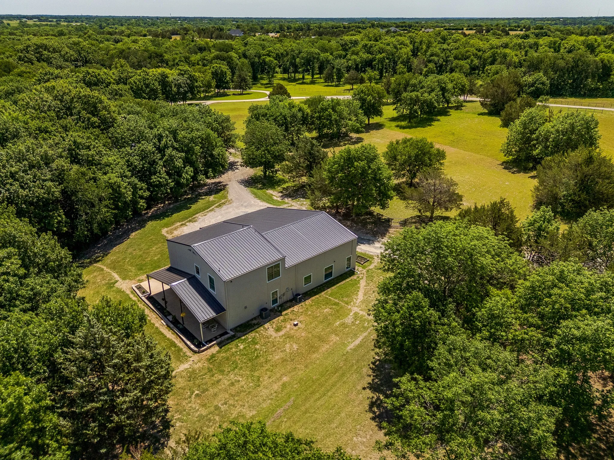 Single Family Residence For Sale in Grayson County , 1878 N Lincoln Park Road, Van Alstyne, Texas 75495, 3 Bedrooms, 3 Bathrooms, 2 Garage spaces, 2,153 Sqft, built in 2003, Preowned, Price $1,098,000, mls#21198483, Real Estate Agent in Van Alstyne, Homes For Sale in Grayson county, Homes For Sale in Van Alstyne, Realtor in Van Alstyne Texas, Real Estate Brokerage Independent Realty Texas, Luminita Cordes Realtor