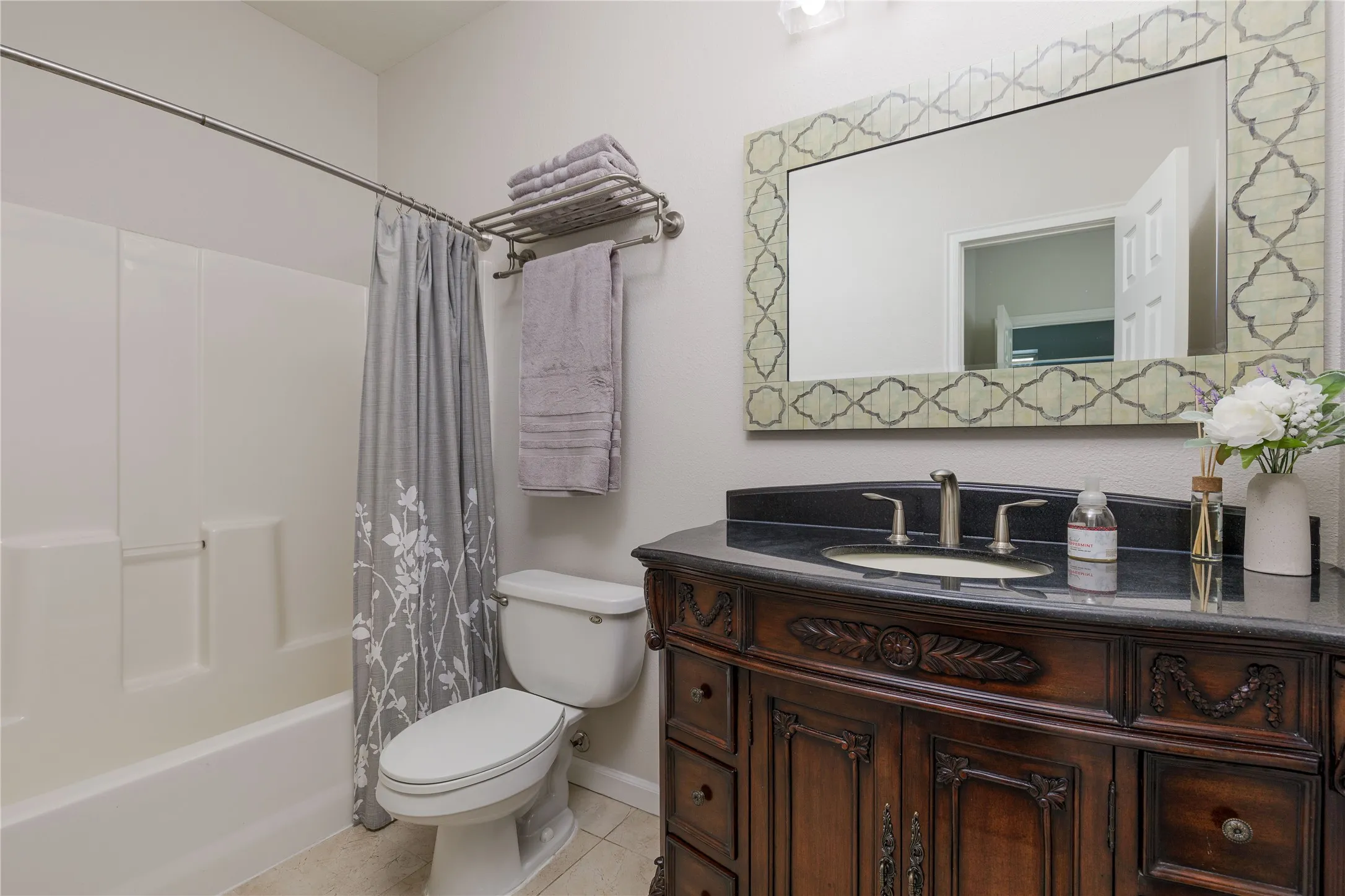 Single Family Residence For Sale in Grayson County , 1878 N Lincoln Park Road, Van Alstyne, Texas 75495, 3 Bedrooms, 3 Bathrooms, 2 Garage spaces, 2,153 Sqft, built in 2003, Preowned, Price $1,098,000, mls#21198483, Real Estate Agent in Van Alstyne, Homes For Sale in Grayson county, Homes For Sale in Van Alstyne, Realtor in Van Alstyne Texas, Real Estate Brokerage Independent Realty Texas, Luminita Cordes Realtor
