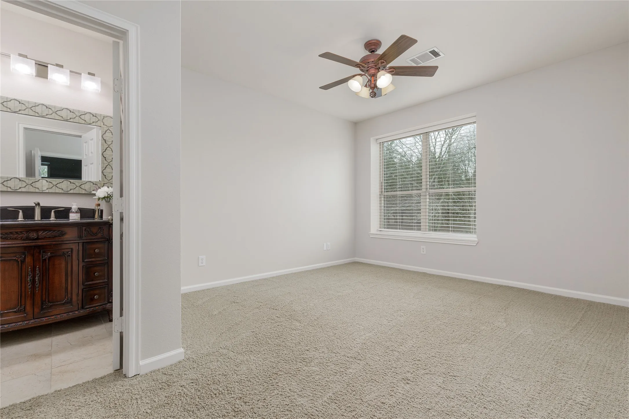 Single Family Residence For Sale in Grayson County , 1878 N Lincoln Park Road, Van Alstyne, Texas 75495, 3 Bedrooms, 3 Bathrooms, 2 Garage spaces, 2,153 Sqft, built in 2003, Preowned, Price $1,098,000, mls#21198483, Real Estate Agent in Van Alstyne, Homes For Sale in Grayson county, Homes For Sale in Van Alstyne, Realtor in Van Alstyne Texas, Real Estate Brokerage Independent Realty Texas, Luminita Cordes Realtor