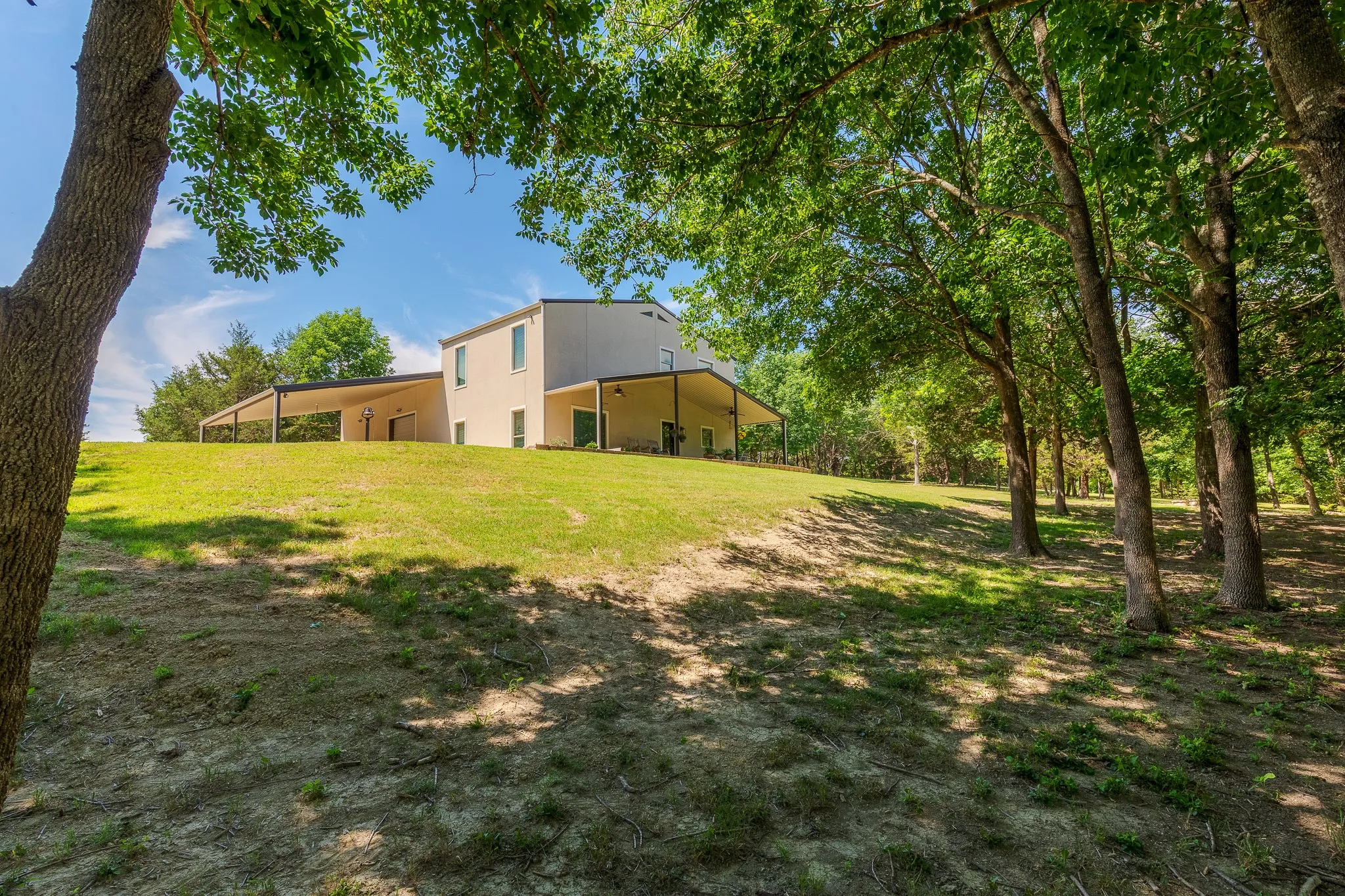 Single Family Residence For Sale in Grayson County , 1878 N Lincoln Park Road, Van Alstyne, Texas 75495, 3 Bedrooms, 3 Bathrooms, 2 Garage spaces, 2,153 Sqft, built in 2003, Preowned, Price $1,098,000, mls#21198483, Real Estate Agent in Van Alstyne, Homes For Sale in Grayson county, Homes For Sale in Van Alstyne, Realtor in Van Alstyne Texas, Real Estate Brokerage Independent Realty Texas, Luminita Cordes Realtor