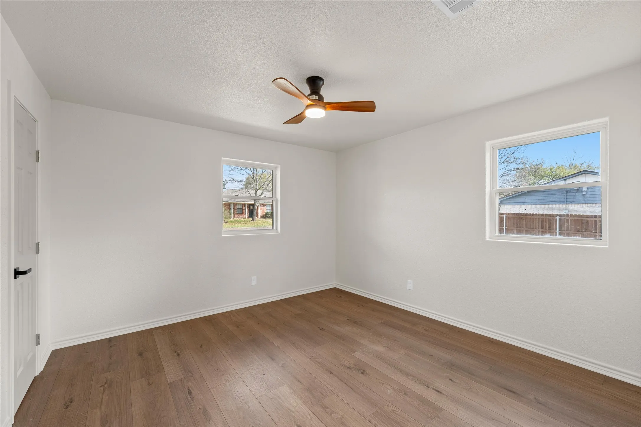 Single Family Residence For Sale in Mc Lennan County , 14014 Harbor Drive, Woodway, Texas 76712, 4 Bedroom, 4 Bathroom, Garage spaces, 2,864 Sqft, built in 1963, mls#21203835, Real Estate Agent in Woodway, Homes For Sale in Mc Lennan county, Homes For Sale in Woodway, Realtor in Woodway Texas, Real Estate Brokerage Independent Realty Texas, Luminita Cordes Realtor
