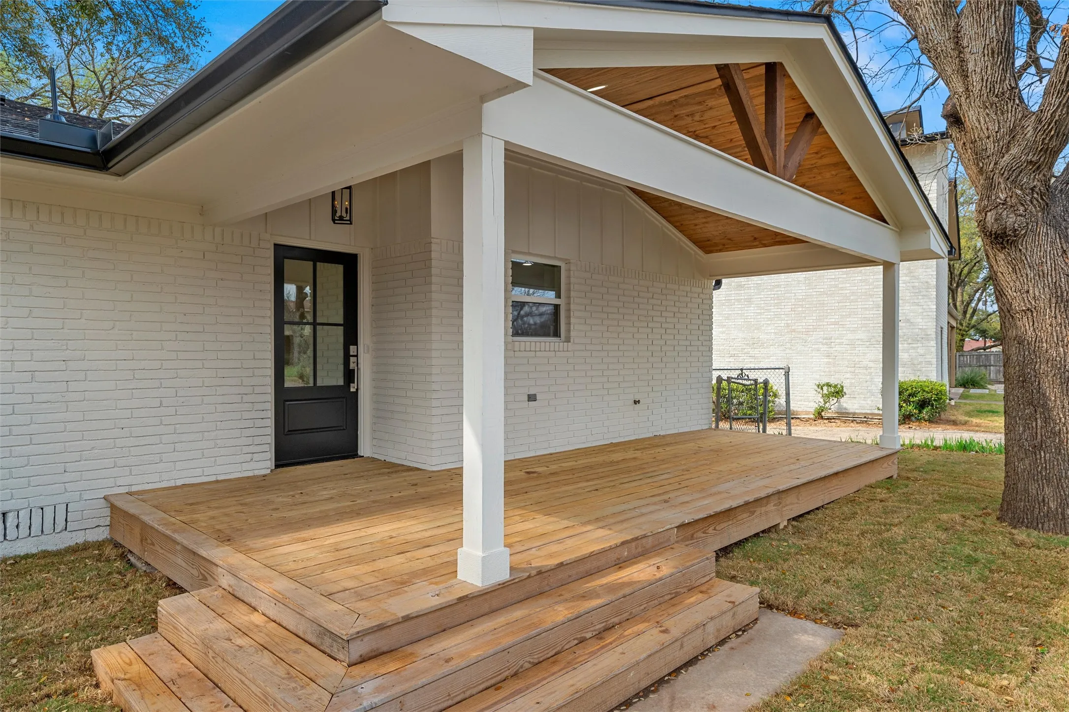 Single Family Residence For Sale in Mc Lennan County , 14014 Harbor Drive, Woodway, Texas 76712, 4 Bedroom, 4 Bathroom, Garage spaces, 2,864 Sqft, built in 1963, mls#21203835, Real Estate Agent in Woodway, Homes For Sale in Mc Lennan county, Homes For Sale in Woodway, Realtor in Woodway Texas, Real Estate Brokerage Independent Realty Texas, Luminita Cordes Realtor