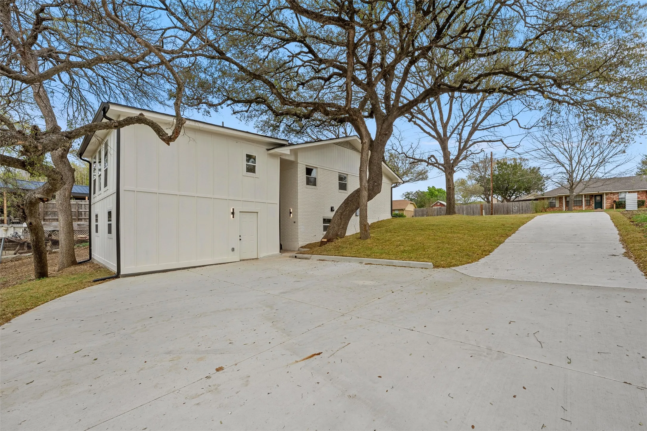 Single Family Residence For Sale in Mc Lennan County , 14014 Harbor Drive, Woodway, Texas 76712, 4 Bedroom, 4 Bathroom, Garage spaces, 2,864 Sqft, built in 1963, mls#21203835, Real Estate Agent in Woodway, Homes For Sale in Mc Lennan county, Homes For Sale in Woodway, Realtor in Woodway Texas, Real Estate Brokerage Independent Realty Texas, Luminita Cordes Realtor