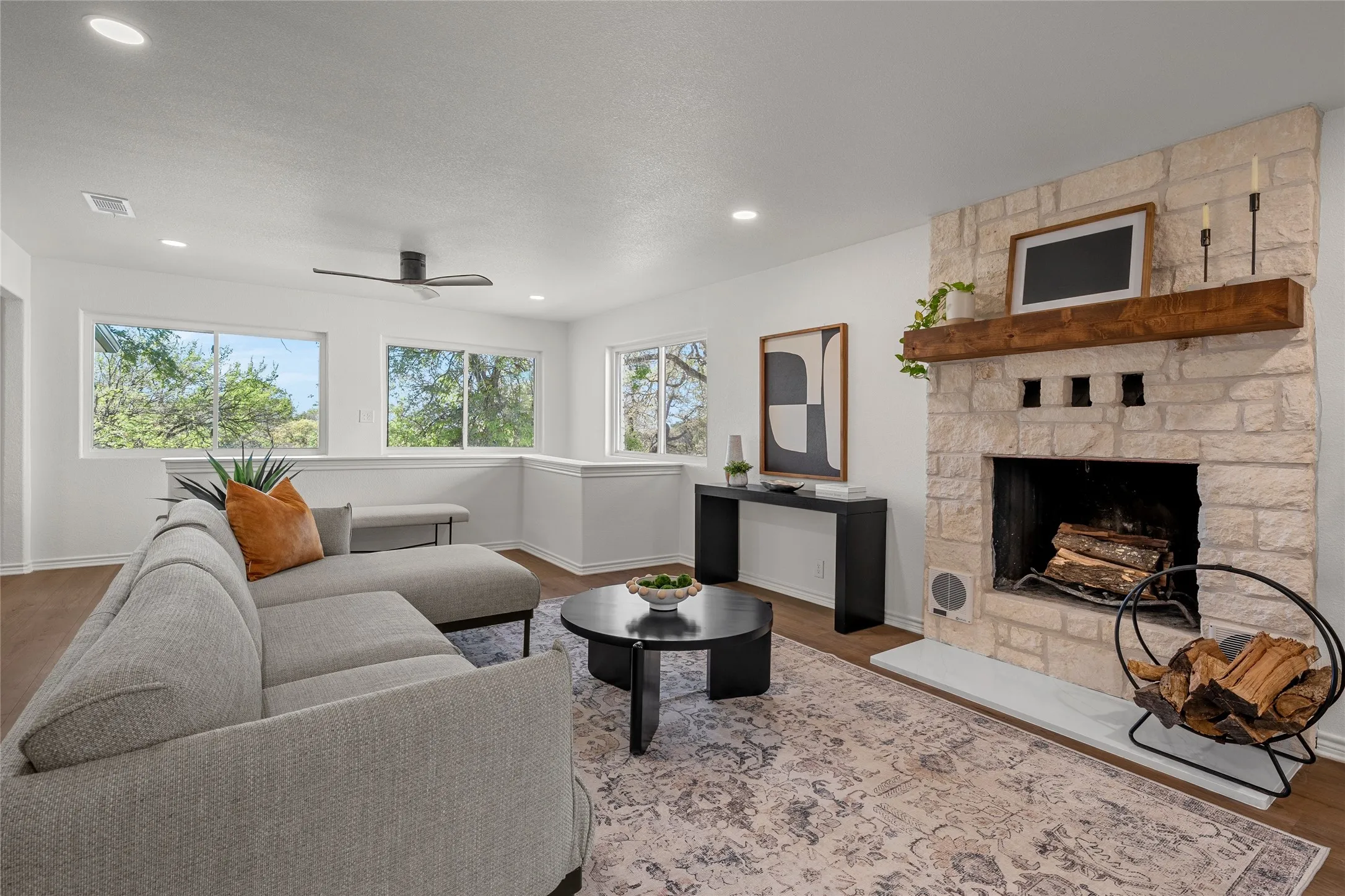 Single Family Residence For Sale in Mc Lennan County , 14014 Harbor Drive, Woodway, Texas 76712, 4 Bedroom, 4 Bathroom, Garage spaces, 2,864 Sqft, built in 1963, mls#21203835, Real Estate Agent in Woodway, Homes For Sale in Mc Lennan county, Homes For Sale in Woodway, Realtor in Woodway Texas, Real Estate Brokerage Independent Realty Texas, Luminita Cordes Realtor
