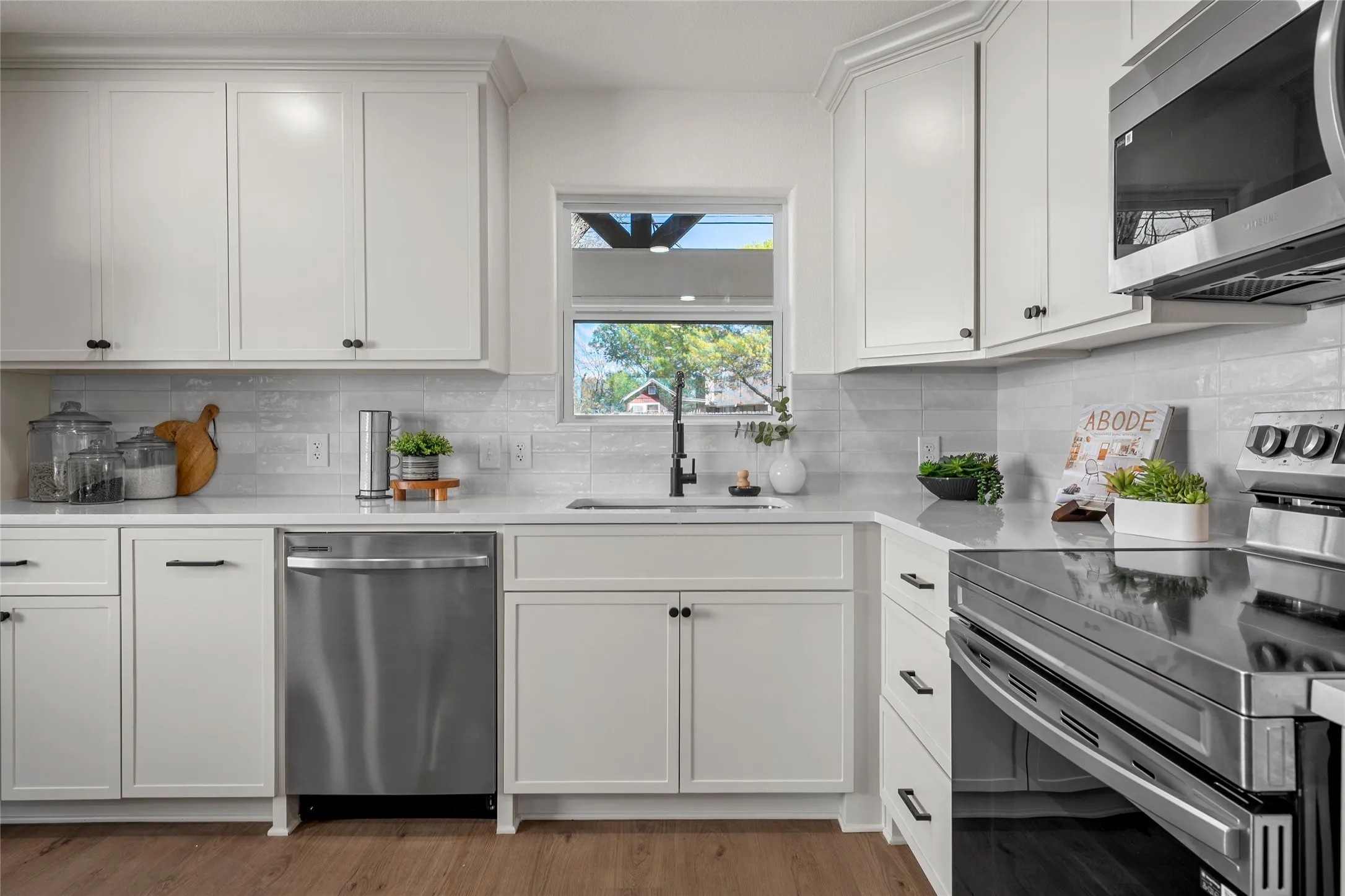 Single Family Residence For Sale in Mc Lennan County , 14014 Harbor Drive, Woodway, Texas 76712, 4 Bedroom, 4 Bathroom, Garage spaces, 2,864 Sqft, built in 1963, mls#21203835, Real Estate Agent in Woodway, Homes For Sale in Mc Lennan county, Homes For Sale in Woodway, Realtor in Woodway Texas, Real Estate Brokerage Independent Realty Texas, Luminita Cordes Realtor