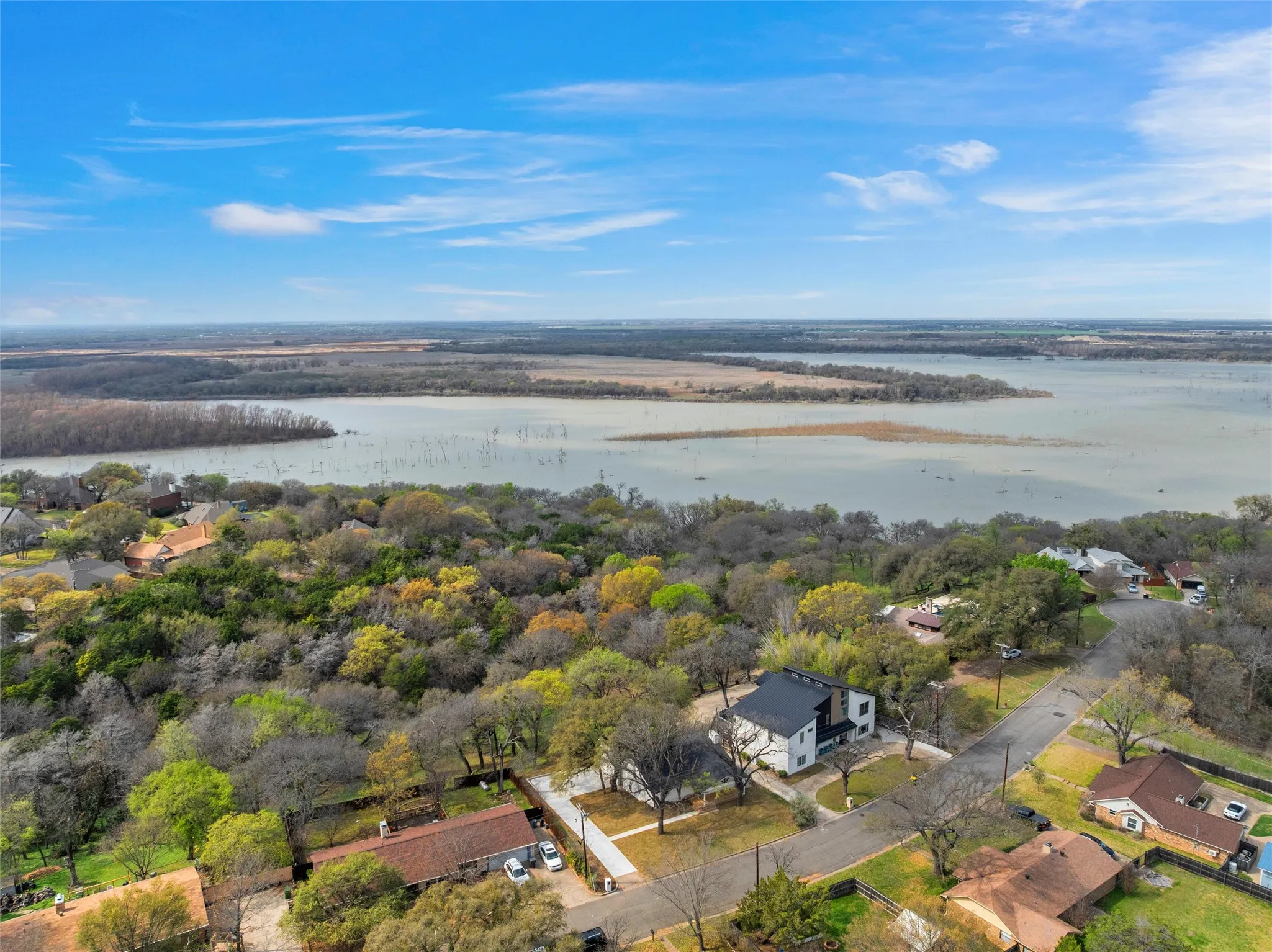 Single Family Residence For Sale in Mc Lennan County , 14014 Harbor Drive, Woodway, Texas 76712, 4 Bedroom, 4 Bathroom, Garage spaces, 2,864 Sqft, built in 1963, mls#21203835, Real Estate Agent in Woodway, Homes For Sale in Mc Lennan county, Homes For Sale in Woodway, Realtor in Woodway Texas, Real Estate Brokerage Independent Realty Texas, Luminita Cordes Realtor