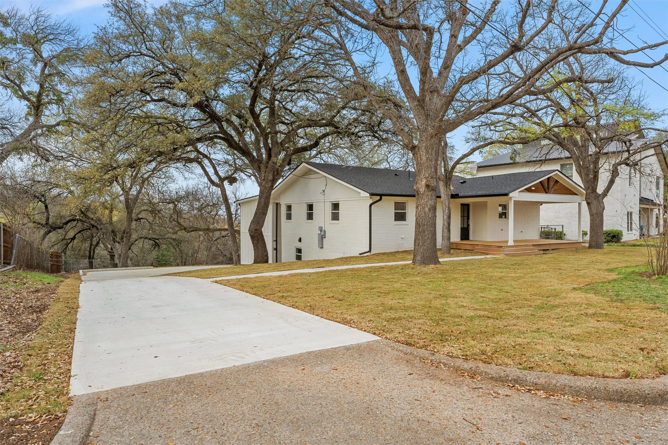 Single Family Residence For Sale in Mc Lennan County , 14014 Harbor Drive, Woodway, Texas 76712, 4 Bedroom, 4 Bathroom, Garage spaces, 2,864 Sqft, built in 1963, mls#21203835, Real Estate Agent in Woodway, Homes For Sale in Mc Lennan county, Homes For Sale in Woodway, Realtor in Woodway Texas, Real Estate Brokerage Independent Realty Texas, Luminita Cordes Realtor