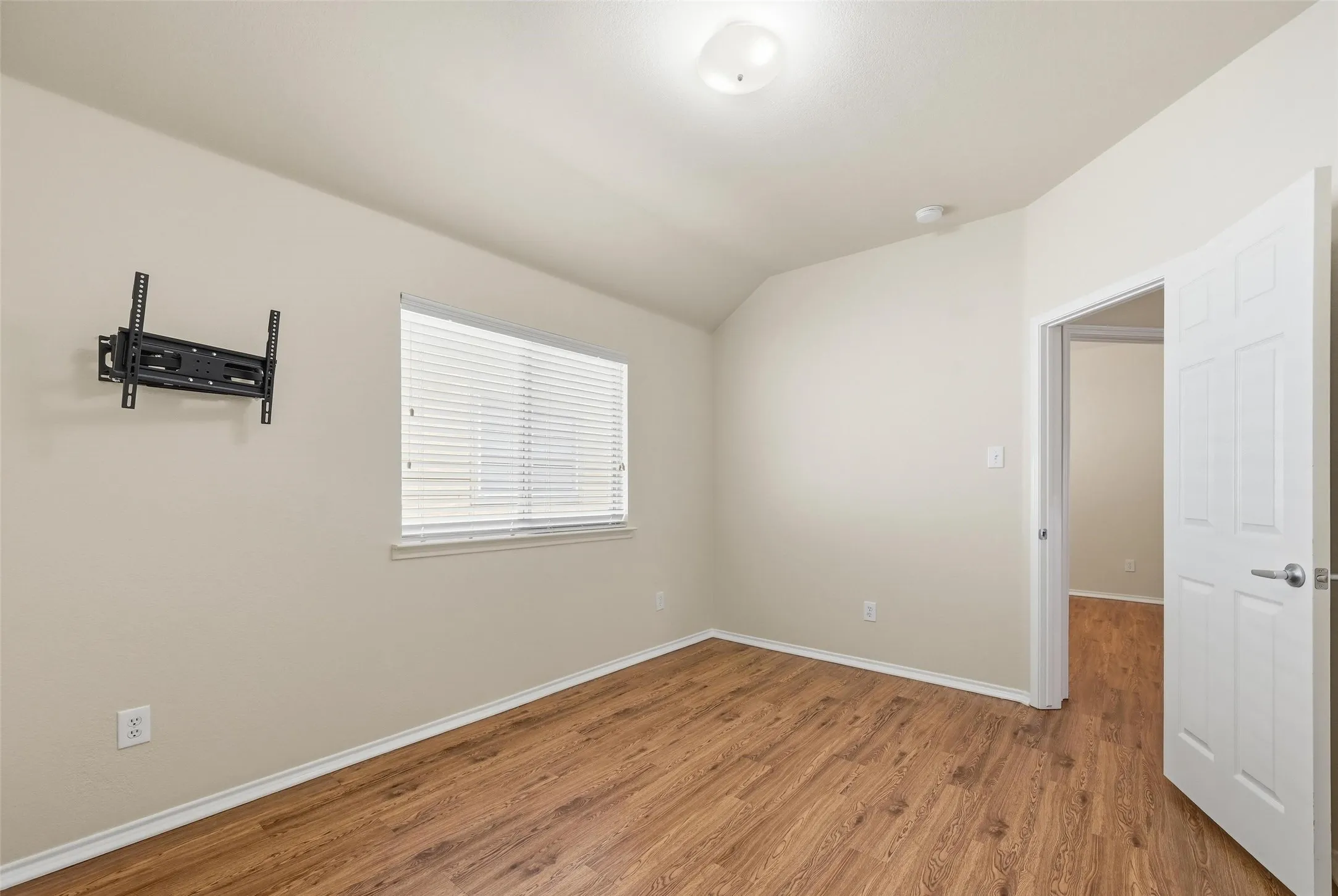 Single Family Residence For Sale in Collin County , 113 Creekview Drive, Anna, Texas 75409, 3 Bedrooms, 2 Bathrooms, 2 Garage spaces, 1,735 Sqft, built in 2005, Price $279,000, mls#21204019, Real Estate Agent in Anna, Homes For Sale in Collin county, Homes For Sale in Anna, Realtor in Anna Texas, Real Estate Brokerage Independent Realty Texas, Luminita Cordes Realtor