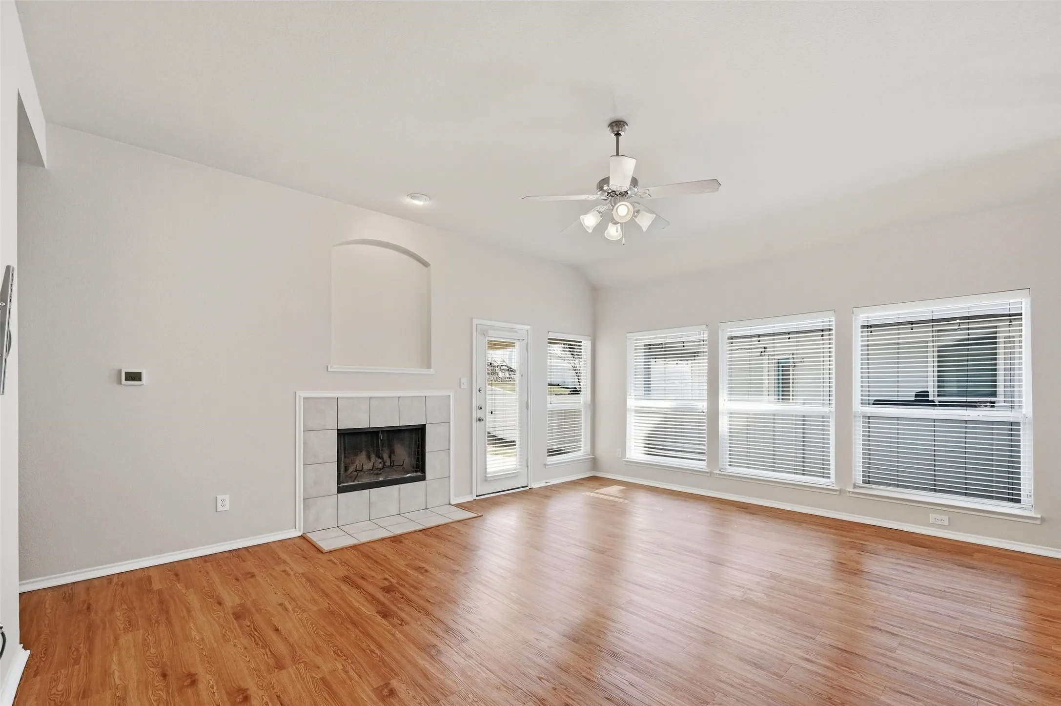 Single Family Residence For Sale in Collin County , 113 Creekview Drive, Anna, Texas 75409, 3 Bedrooms, 2 Bathrooms, 2 Garage spaces, 1,735 Sqft, built in 2005, Price $279,000, mls#21204019, Real Estate Agent in Anna, Homes For Sale in Collin county, Homes For Sale in Anna, Realtor in Anna Texas, Real Estate Brokerage Independent Realty Texas, Luminita Cordes Realtor
