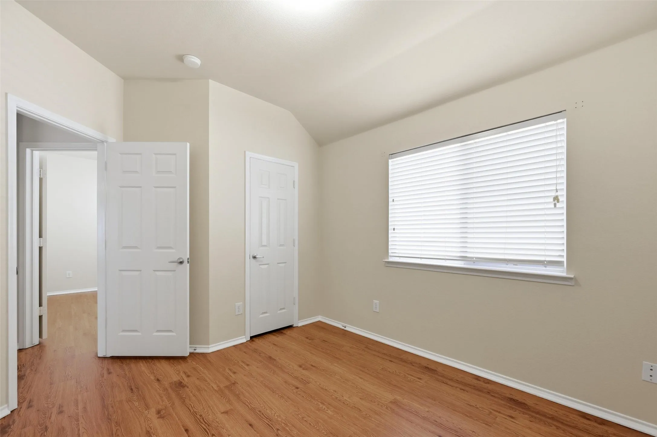 Single Family Residence For Sale in Collin County , 113 Creekview Drive, Anna, Texas 75409, 3 Bedrooms, 2 Bathrooms, 2 Garage spaces, 1,735 Sqft, built in 2005, Price $279,000, mls#21204019, Real Estate Agent in Anna, Homes For Sale in Collin county, Homes For Sale in Anna, Realtor in Anna Texas, Real Estate Brokerage Independent Realty Texas, Luminita Cordes Realtor