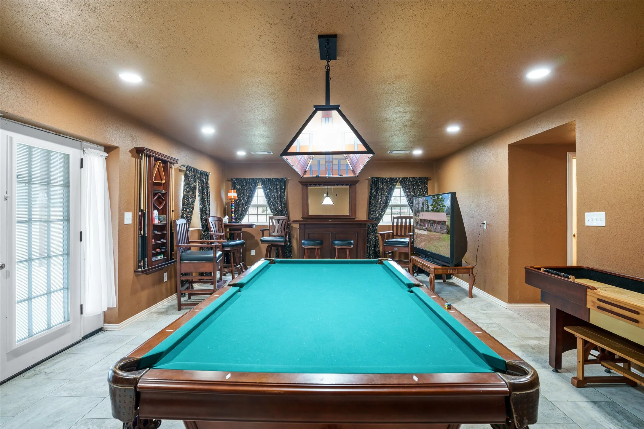 Farm For Sale in Red River (TX) County , 2964 FM 2120, Bagwell, Texas 75412, 9 Bedrooms, 6 Bathrooms, Garage spaces, 5,200 Sqft, built in 1996, Price $949,000, mls#21203102, Real Estate Agent in Bagwell, Homes For Sale in Red River (TX) county, Homes For Sale in Bagwell, Realtor in Bagwell Texas, Real Estate Brokerage Independent Realty Texas, Luminita Cordes Realtor