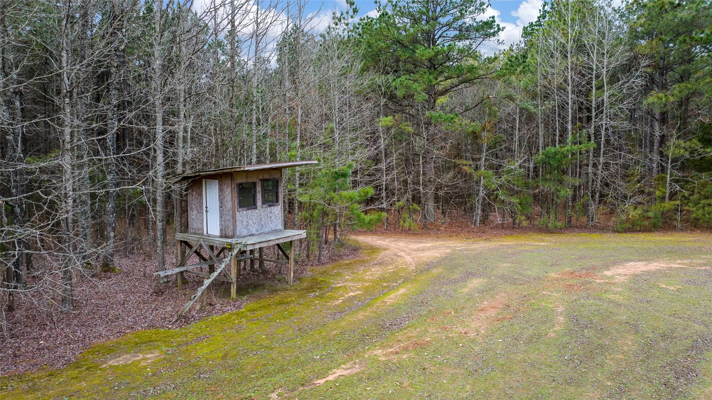 Farm For Sale in Red River (TX) County , 2964 FM 2120, Bagwell, Texas 75412, 9 Bedrooms, 6 Bathrooms, Garage spaces, 5,200 Sqft, built in 1996, Price $949,000, mls#21203102, Real Estate Agent in Bagwell, Homes For Sale in Red River (TX) county, Homes For Sale in Bagwell, Realtor in Bagwell Texas, Real Estate Brokerage Independent Realty Texas, Luminita Cordes Realtor