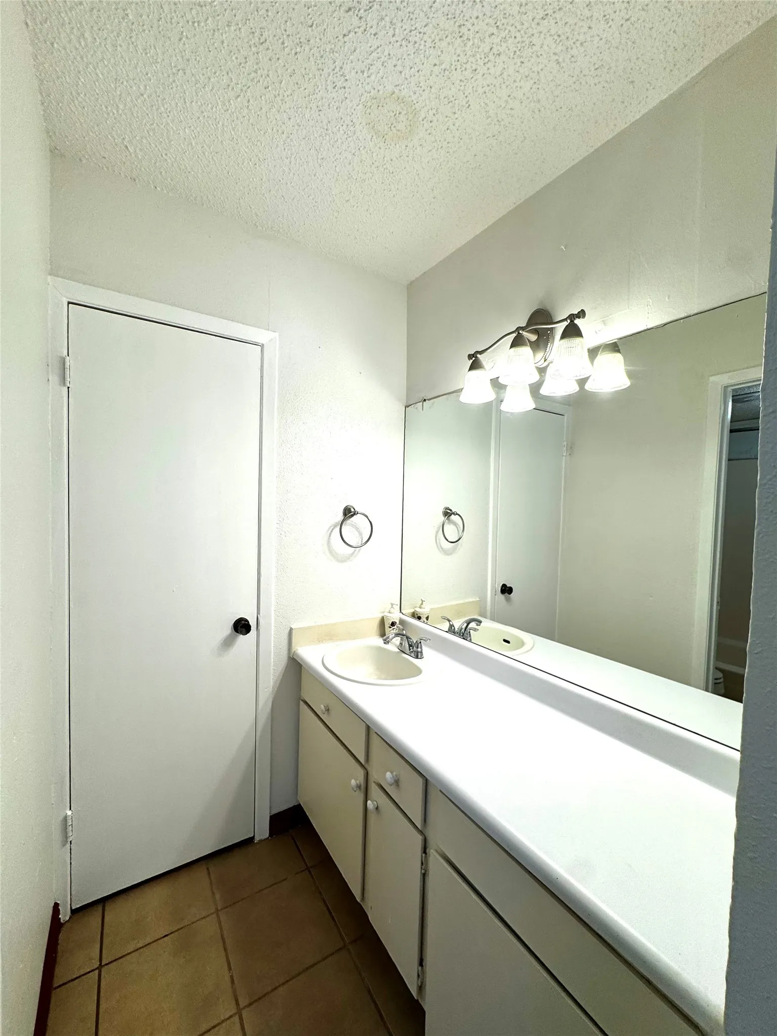 Condominium For Sale in Dallas County , 7152 Fair Oaks Avenue 2087, Dallas, Texas 75231, 2 Bedrooms, 2 Bathrooms, Garage spaces, 939 Sqft, built in 1975, Price $115,000, mls#21204087, Real Estate Agent in Dallas, Homes For Sale in Dallas county, Homes For Sale in Dallas, Realtor in Dallas Texas, Real Estate Brokerage Independent Realty Texas, Luminita Cordes Realtor
