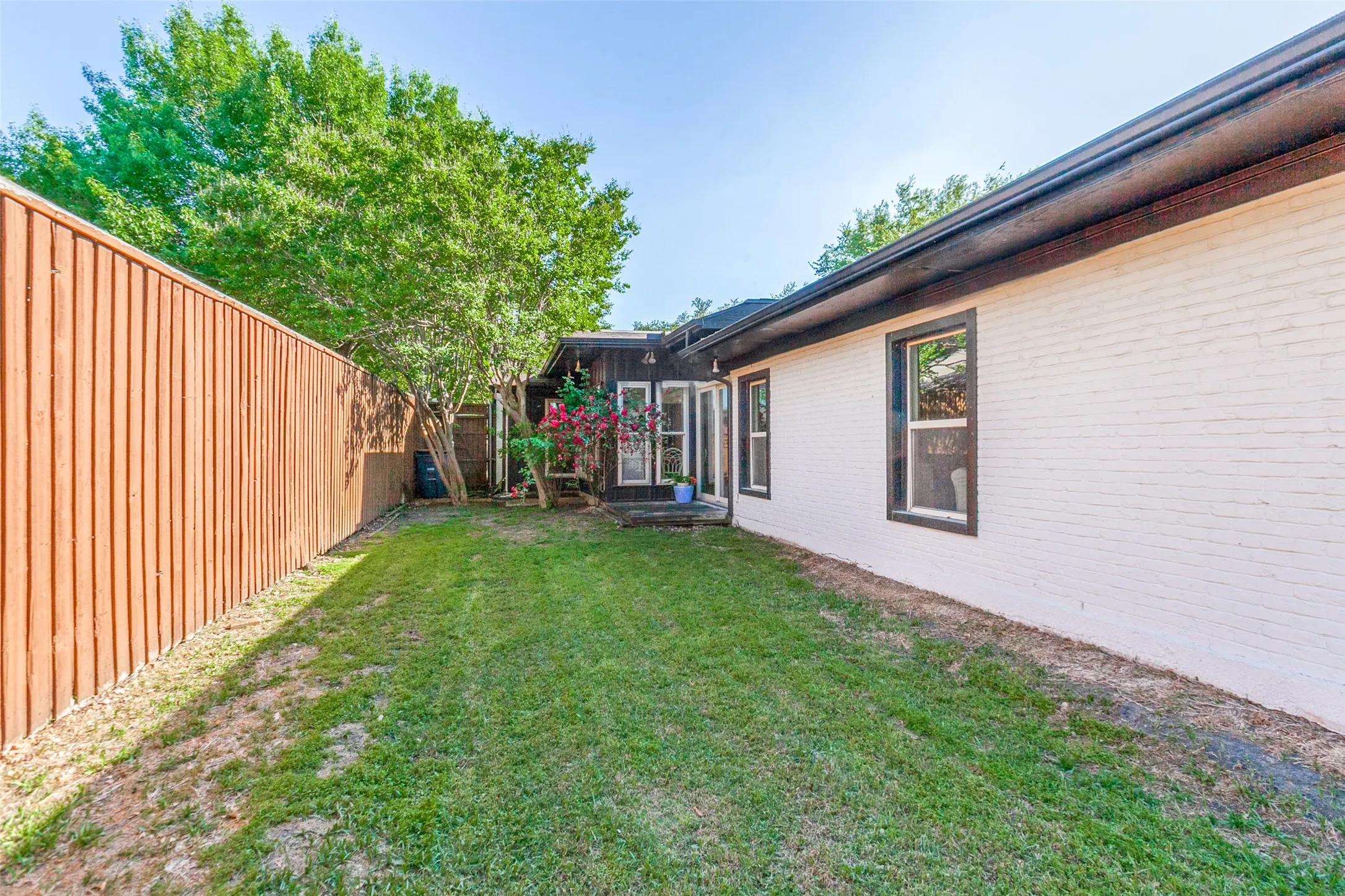 Single Family Residence For Sale in Dallas County , 7403 Authon Drive, Dallas, Texas 75248, 4 Bedroom, 3 Bathroom, 2 Garage spaces, 2,863 Sqft, built in 1973, mls#21191813, Real Estate Agent in Dallas, Homes For Sale in Dallas county, Homes For Sale in Dallas, Realtor in Dallas Texas, Real Estate Brokerage Independent Realty Texas, Luminita Cordes Realtor