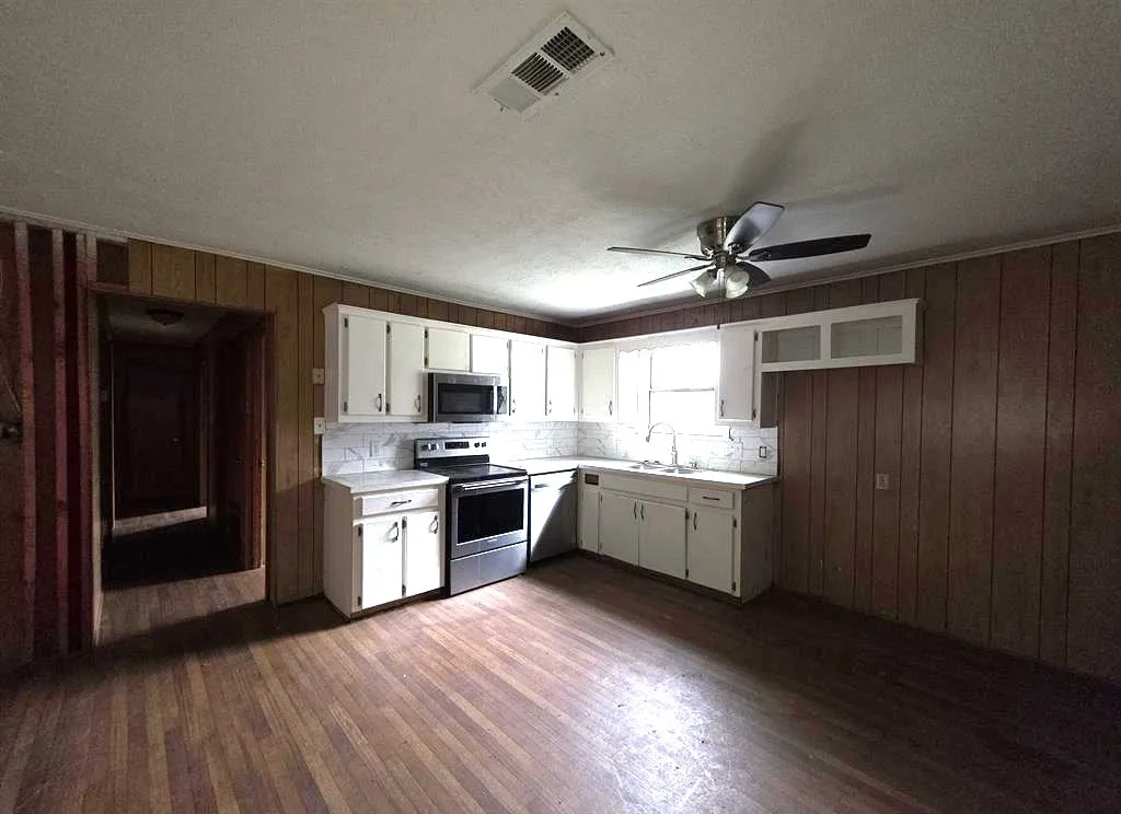 Farm For Sale in Upshur County , 1886 Opossum Rd, Pittsburg, Texas 75686, 4 Bedroom, 2 Bathroom, Garage spaces, 1,512 Sqft, built in 1987, mls#21204103, Real Estate Agent in Pittsburg, Homes For Sale in Upshur county, Homes For Sale in Pittsburg, Realtor in Pittsburg Texas, Real Estate Brokerage Independent Realty Texas, Luminita Cordes Realtor