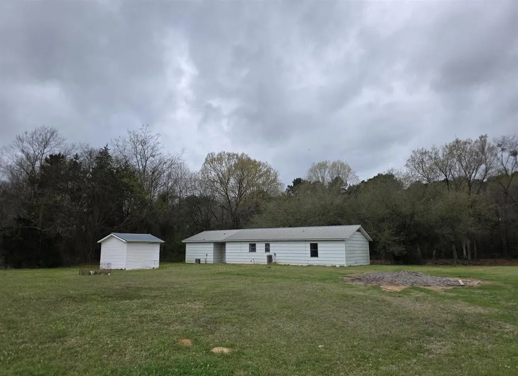 Farm For Sale in Upshur County , 1886 Opossum Rd, Pittsburg, Texas 75686, 4 Bedroom, 2 Bathroom, Garage spaces, 1,512 Sqft, built in 1987, mls#21204103, Real Estate Agent in Pittsburg, Homes For Sale in Upshur county, Homes For Sale in Pittsburg, Realtor in Pittsburg Texas, Real Estate Brokerage Independent Realty Texas, Luminita Cordes Realtor