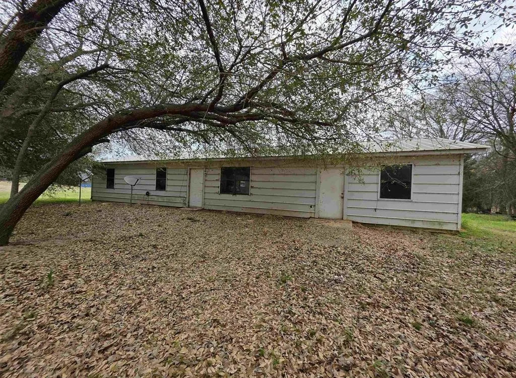 Farm For Sale in Upshur County , 1886 Opossum Rd, Pittsburg, Texas 75686, 4 Bedroom, 2 Bathroom, Garage spaces, 1,512 Sqft, built in 1987, mls#21204103, Real Estate Agent in Pittsburg, Homes For Sale in Upshur county, Homes For Sale in Pittsburg, Realtor in Pittsburg Texas, Real Estate Brokerage Independent Realty Texas, Luminita Cordes Realtor