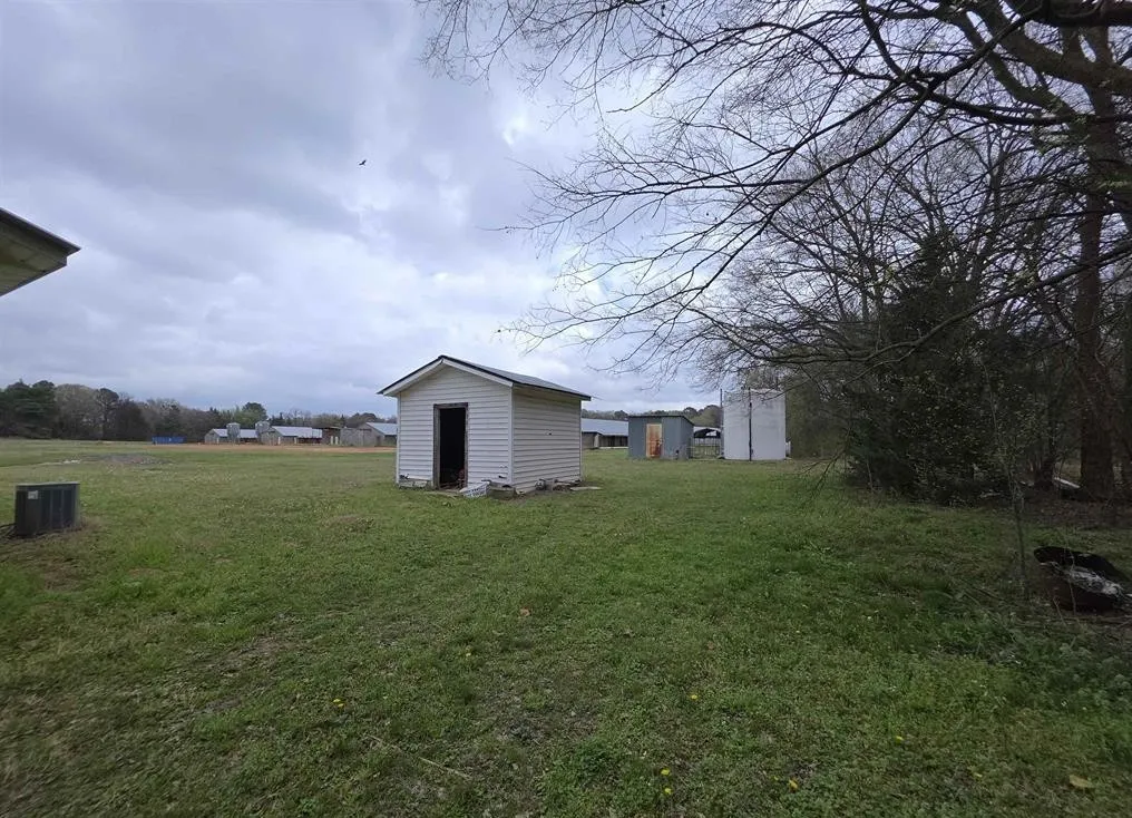 Farm For Sale in Upshur County , 1886 Opossum Rd, Pittsburg, Texas 75686, 4 Bedroom, 2 Bathroom, Garage spaces, 1,512 Sqft, built in 1987, mls#21204103, Real Estate Agent in Pittsburg, Homes For Sale in Upshur county, Homes For Sale in Pittsburg, Realtor in Pittsburg Texas, Real Estate Brokerage Independent Realty Texas, Luminita Cordes Realtor