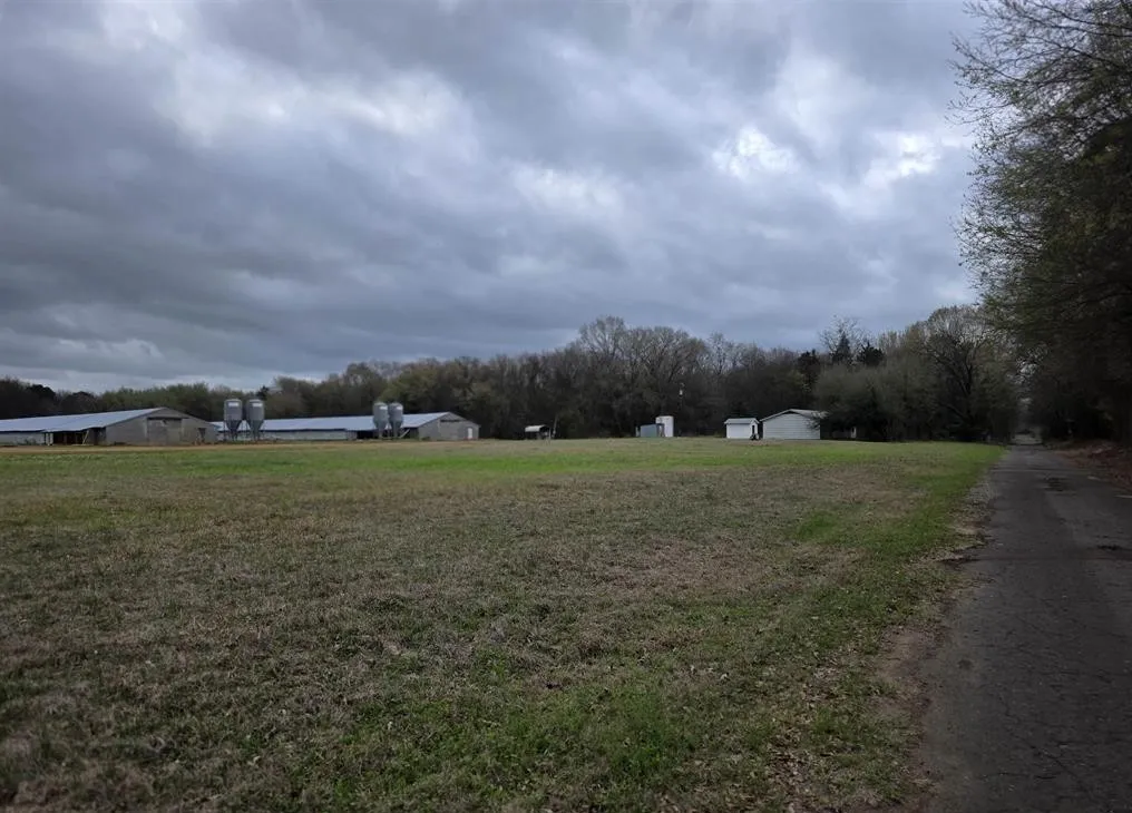Farm For Sale in Upshur County , 1886 Opossum Rd, Pittsburg, Texas 75686, 4 Bedroom, 2 Bathroom, Garage spaces, 1,512 Sqft, built in 1987, mls#21204103, Real Estate Agent in Pittsburg, Homes For Sale in Upshur county, Homes For Sale in Pittsburg, Realtor in Pittsburg Texas, Real Estate Brokerage Independent Realty Texas, Luminita Cordes Realtor