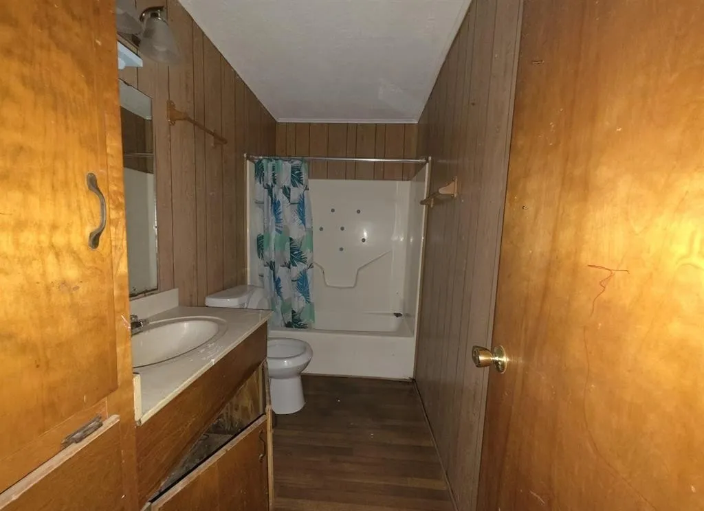 Farm For Sale in Upshur County , 1886 Opossum Rd, Pittsburg, Texas 75686, 4 Bedroom, 2 Bathroom, Garage spaces, 1,512 Sqft, built in 1987, mls#21204103, Real Estate Agent in Pittsburg, Homes For Sale in Upshur county, Homes For Sale in Pittsburg, Realtor in Pittsburg Texas, Real Estate Brokerage Independent Realty Texas, Luminita Cordes Realtor