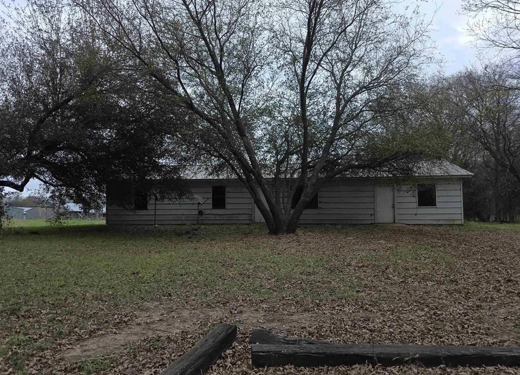 Farm For Sale in Upshur County , 1886 Opossum Rd, Pittsburg, Texas 75686, 4 Bedroom, 2 Bathroom, Garage spaces, 1,512 Sqft, built in 1987, mls#21204103, Real Estate Agent in Pittsburg, Homes For Sale in Upshur county, Homes For Sale in Pittsburg, Realtor in Pittsburg Texas, Real Estate Brokerage Independent Realty Texas, Luminita Cordes Realtor