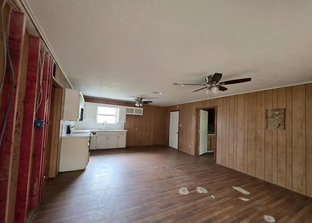 Farm For Sale in Upshur County , 1886 Opossum Rd, Pittsburg, Texas 75686, 4 Bedroom, 2 Bathroom, Garage spaces, 1,512 Sqft, built in 1987, mls#21204103, Real Estate Agent in Pittsburg, Homes For Sale in Upshur county, Homes For Sale in Pittsburg, Realtor in Pittsburg Texas, Real Estate Brokerage Independent Realty Texas, Luminita Cordes Realtor