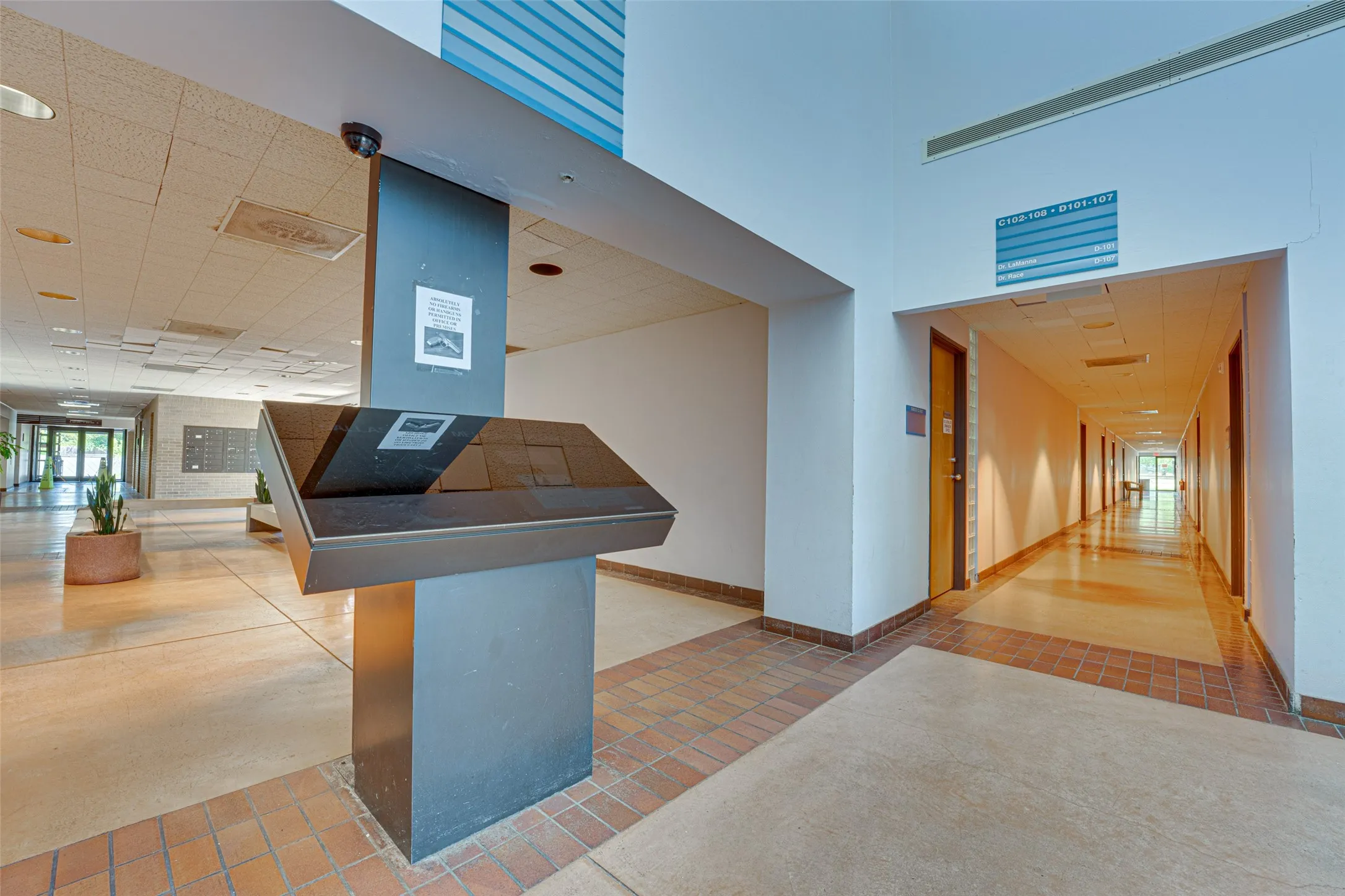 Office For Sale in Dallas County , 2909 S Hampton I-102, Dallas, Texas 75224, 0, 0, Garage spaces, 0 Sqft, built in 1985, Preowned, mls#21204134, Real Estate Agent in Dallas, Homes For Sale in Dallas county, Homes For Sale in Dallas, Realtor in Dallas Texas, Real Estate Brokerage Independent Realty Texas, Luminita Cordes Realtor