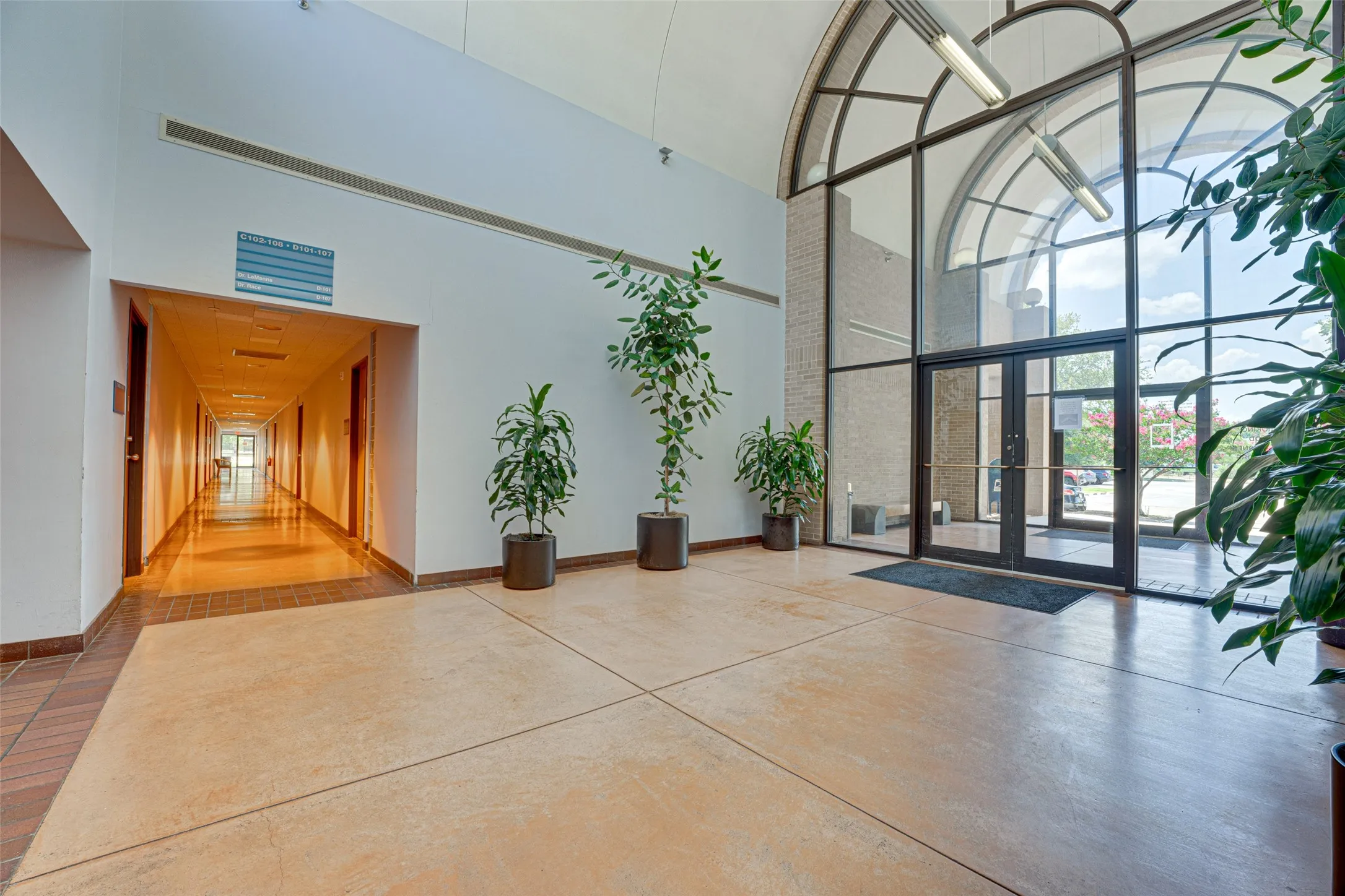 Office For Sale in Dallas County , 2909 S Hampton I-102, Dallas, Texas 75224, 0, 0, Garage spaces, 0 Sqft, built in 1985, Preowned, mls#21204134, Real Estate Agent in Dallas, Homes For Sale in Dallas county, Homes For Sale in Dallas, Realtor in Dallas Texas, Real Estate Brokerage Independent Realty Texas, Luminita Cordes Realtor