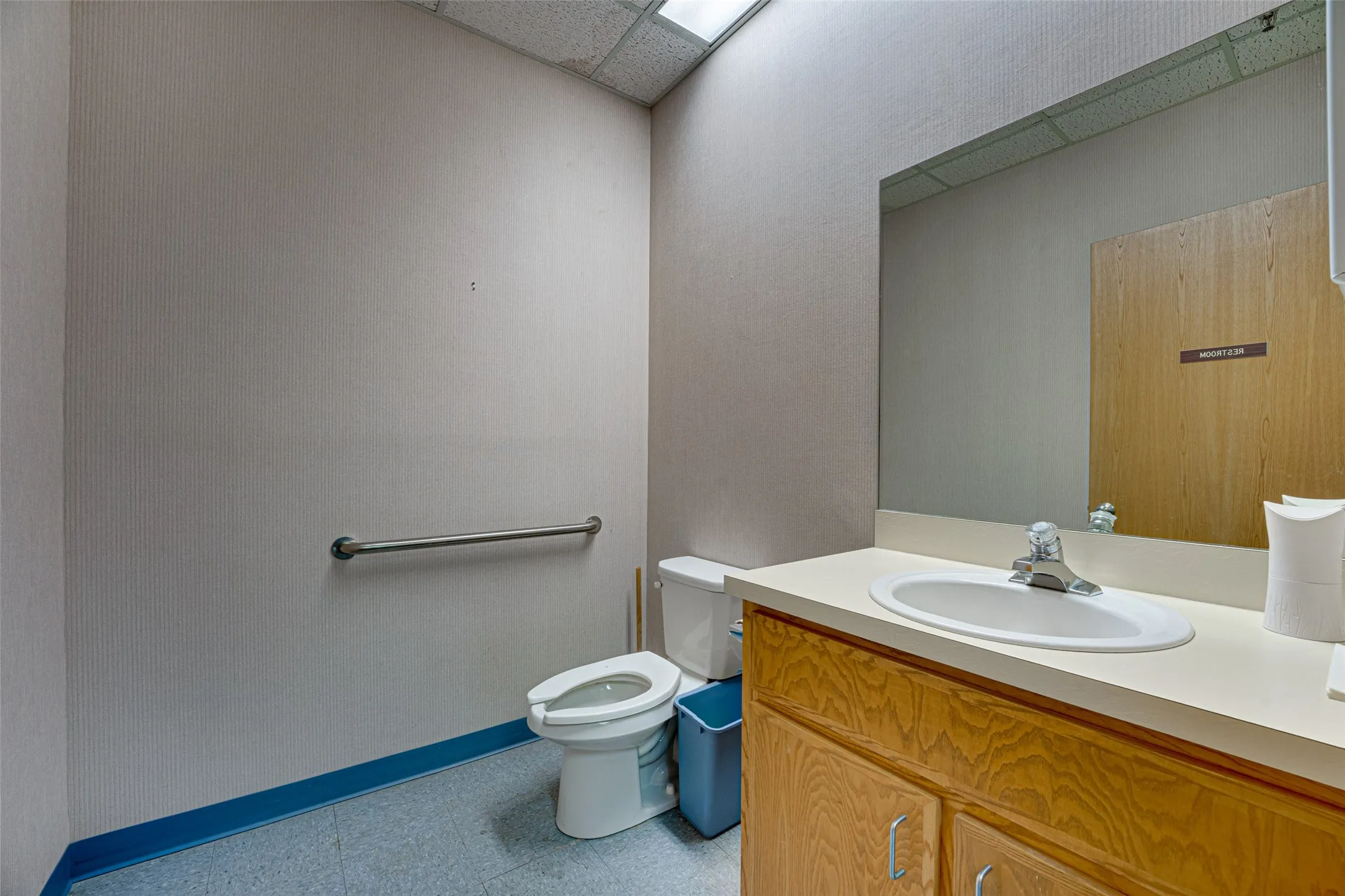 Office For Sale in Dallas County , 2909 S Hampton I-102, Dallas, Texas 75224, 0, 0, Garage spaces, 0 Sqft, built in 1985, Preowned, mls#21204134, Real Estate Agent in Dallas, Homes For Sale in Dallas county, Homes For Sale in Dallas, Realtor in Dallas Texas, Real Estate Brokerage Independent Realty Texas, Luminita Cordes Realtor