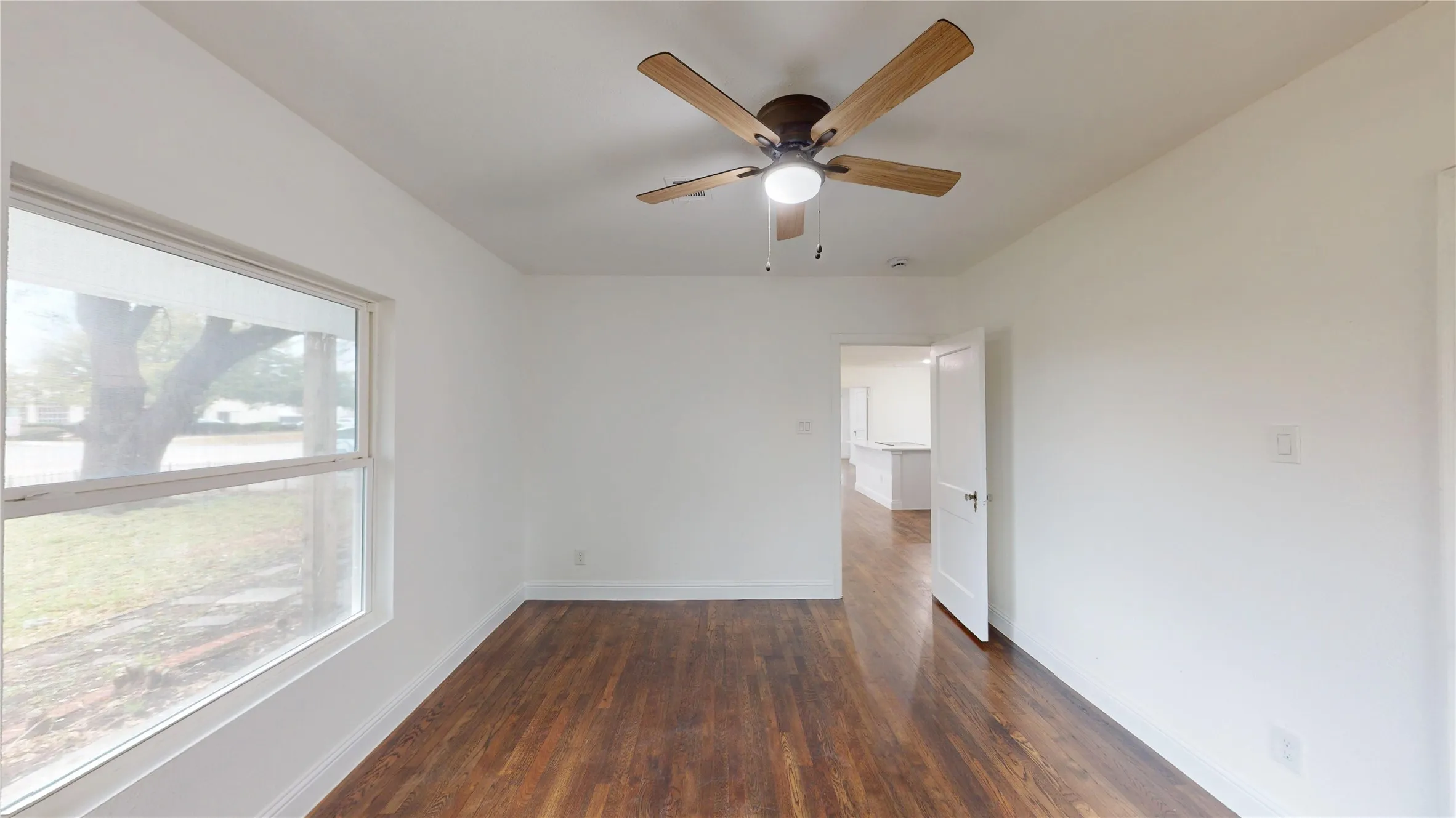 Single Family Residence For Sale in Dallas County , 1425 W Walnut Street, Garland, Texas 75042, 3 Bedroom, 2 Bathroom, Garage spaces, 1,395 Sqft, built in 1950, Preowned, mls#21203972, Real Estate Agent in Garland, Homes For Sale in Dallas county, Homes For Sale in Garland, Realtor in Garland Texas, Real Estate Brokerage Independent Realty Texas, Luminita Cordes Realtor