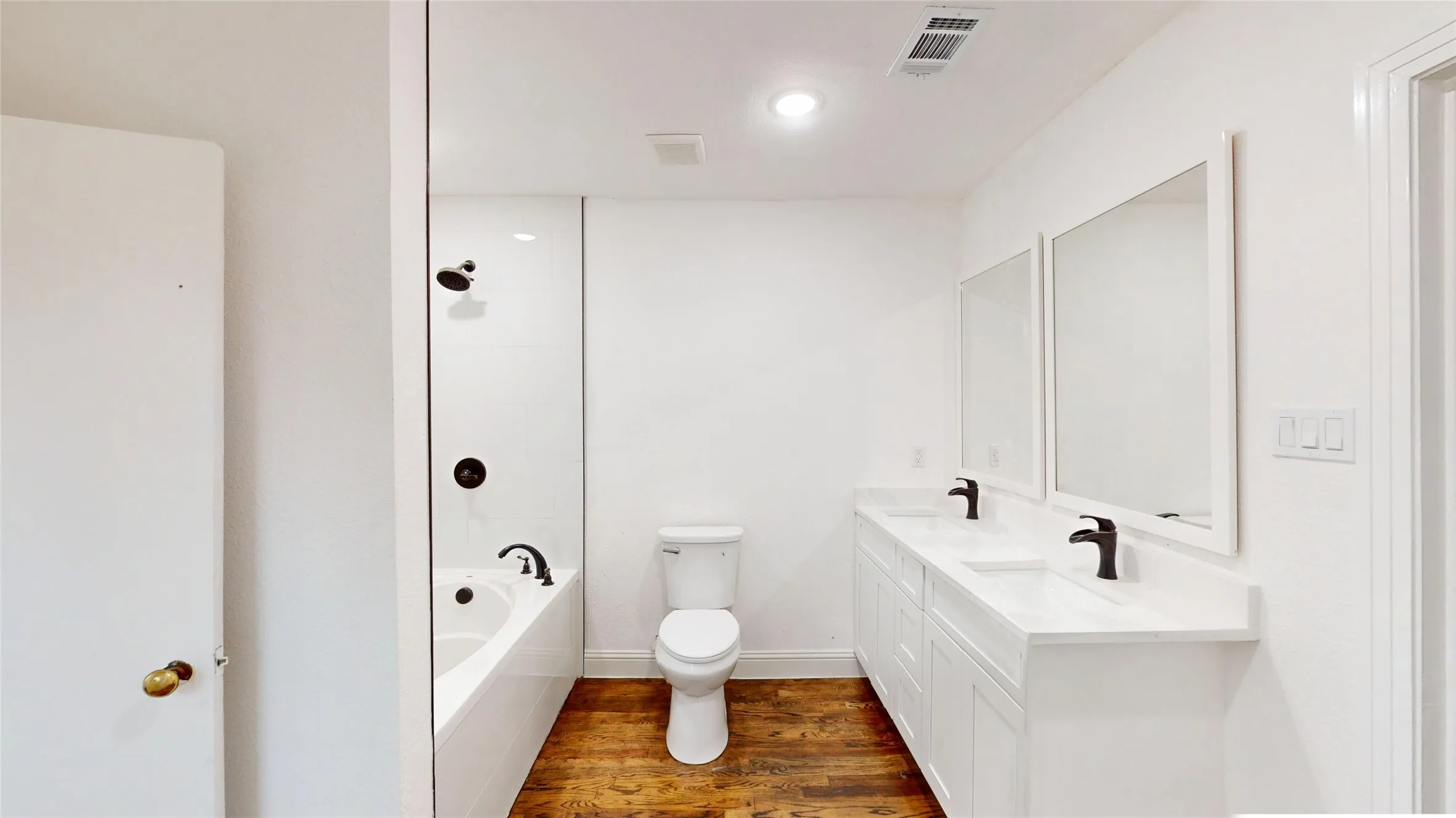 Single Family Residence For Sale in Dallas County , 1425 W Walnut Street, Garland, Texas 75042, 3 Bedroom, 2 Bathroom, Garage spaces, 1,395 Sqft, built in 1950, Preowned, mls#21203972, Real Estate Agent in Garland, Homes For Sale in Dallas county, Homes For Sale in Garland, Realtor in Garland Texas, Real Estate Brokerage Independent Realty Texas, Luminita Cordes Realtor