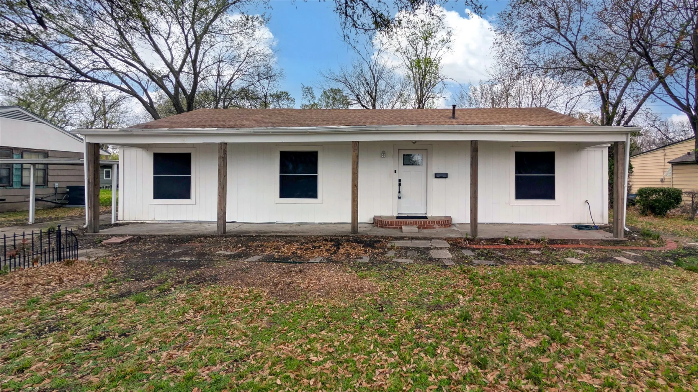 Single Family Residence For Sale in Dallas County , 1425 W Walnut Street, Garland, Texas 75042, 3 Bedroom, 2 Bathroom, Garage spaces, 1,395 Sqft, built in 1950, Preowned, mls#21203972, Real Estate Agent in Garland, Homes For Sale in Dallas county, Homes For Sale in Garland, Realtor in Garland Texas, Real Estate Brokerage Independent Realty Texas, Luminita Cordes Realtor