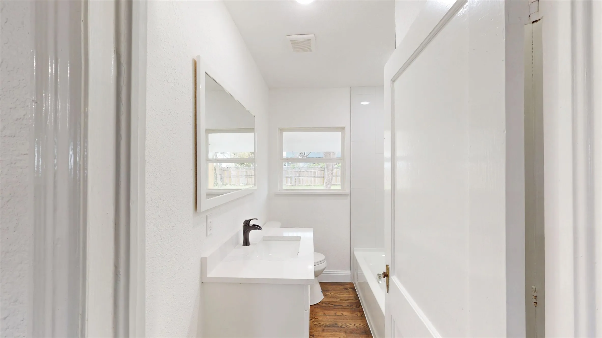 Single Family Residence For Sale in Dallas County , 1425 W Walnut Street, Garland, Texas 75042, 3 Bedroom, 2 Bathroom, Garage spaces, 1,395 Sqft, built in 1950, Preowned, mls#21203972, Real Estate Agent in Garland, Homes For Sale in Dallas county, Homes For Sale in Garland, Realtor in Garland Texas, Real Estate Brokerage Independent Realty Texas, Luminita Cordes Realtor