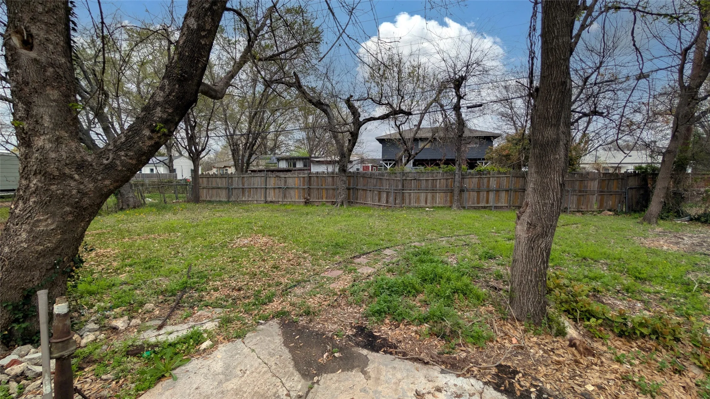 Single Family Residence For Sale in Dallas County , 1425 W Walnut Street, Garland, Texas 75042, 3 Bedroom, 2 Bathroom, Garage spaces, 1,395 Sqft, built in 1950, Preowned, mls#21203972, Real Estate Agent in Garland, Homes For Sale in Dallas county, Homes For Sale in Garland, Realtor in Garland Texas, Real Estate Brokerage Independent Realty Texas, Luminita Cordes Realtor