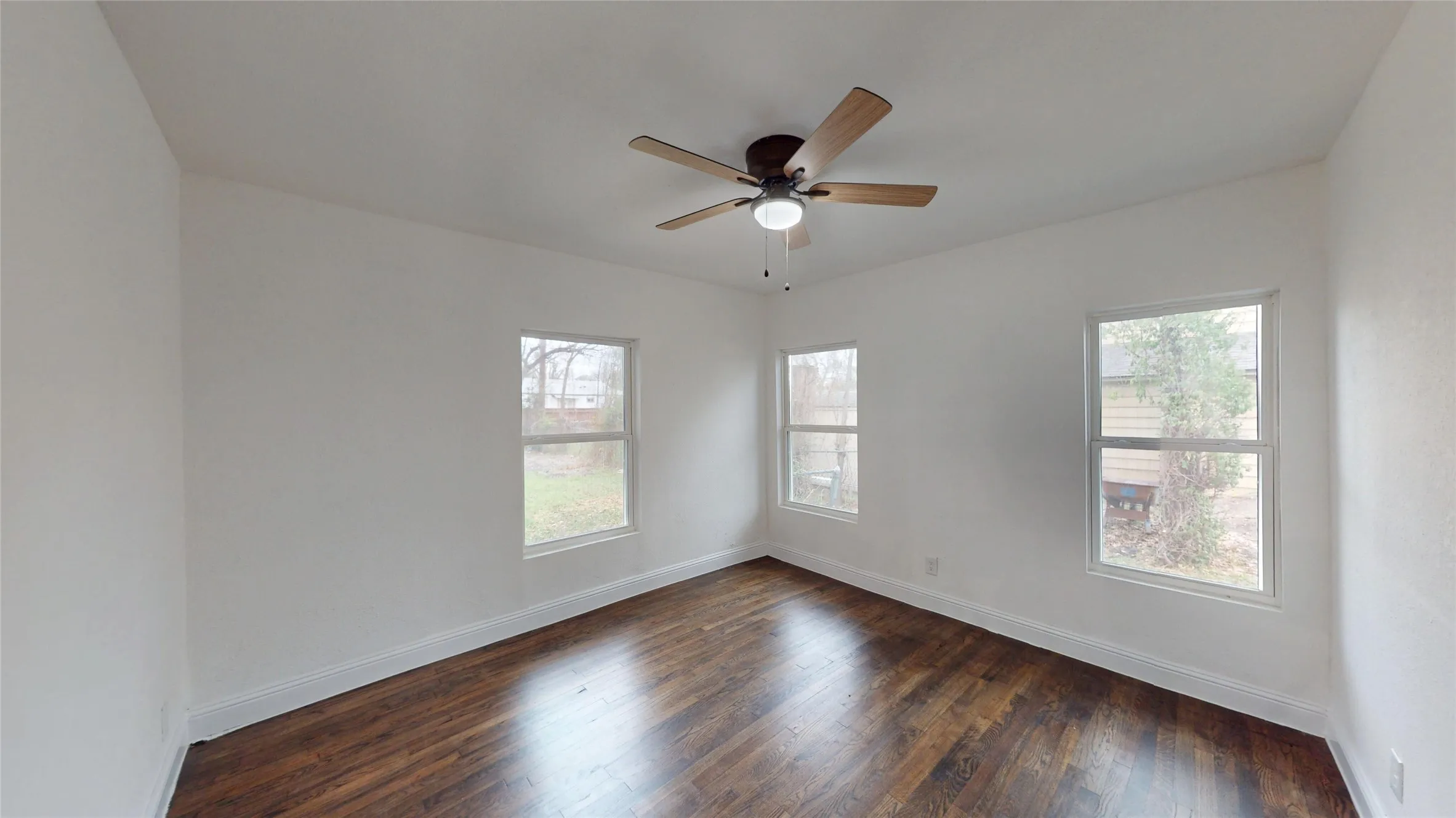 Single Family Residence For Sale in Dallas County , 1425 W Walnut Street, Garland, Texas 75042, 3 Bedroom, 2 Bathroom, Garage spaces, 1,395 Sqft, built in 1950, Preowned, mls#21203972, Real Estate Agent in Garland, Homes For Sale in Dallas county, Homes For Sale in Garland, Realtor in Garland Texas, Real Estate Brokerage Independent Realty Texas, Luminita Cordes Realtor