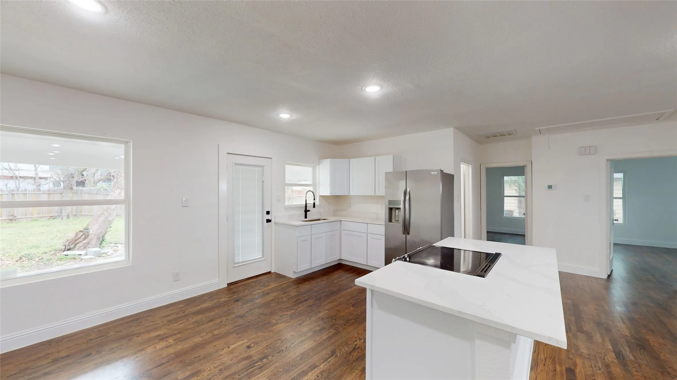 Single Family Residence For Sale in Dallas County , 1425 W Walnut Street, Garland, Texas 75042, 3 Bedroom, 2 Bathroom, Garage spaces, 1,395 Sqft, built in 1950, Preowned, mls#21203972, Real Estate Agent in Garland, Homes For Sale in Dallas county, Homes For Sale in Garland, Realtor in Garland Texas, Real Estate Brokerage Independent Realty Texas, Luminita Cordes Realtor