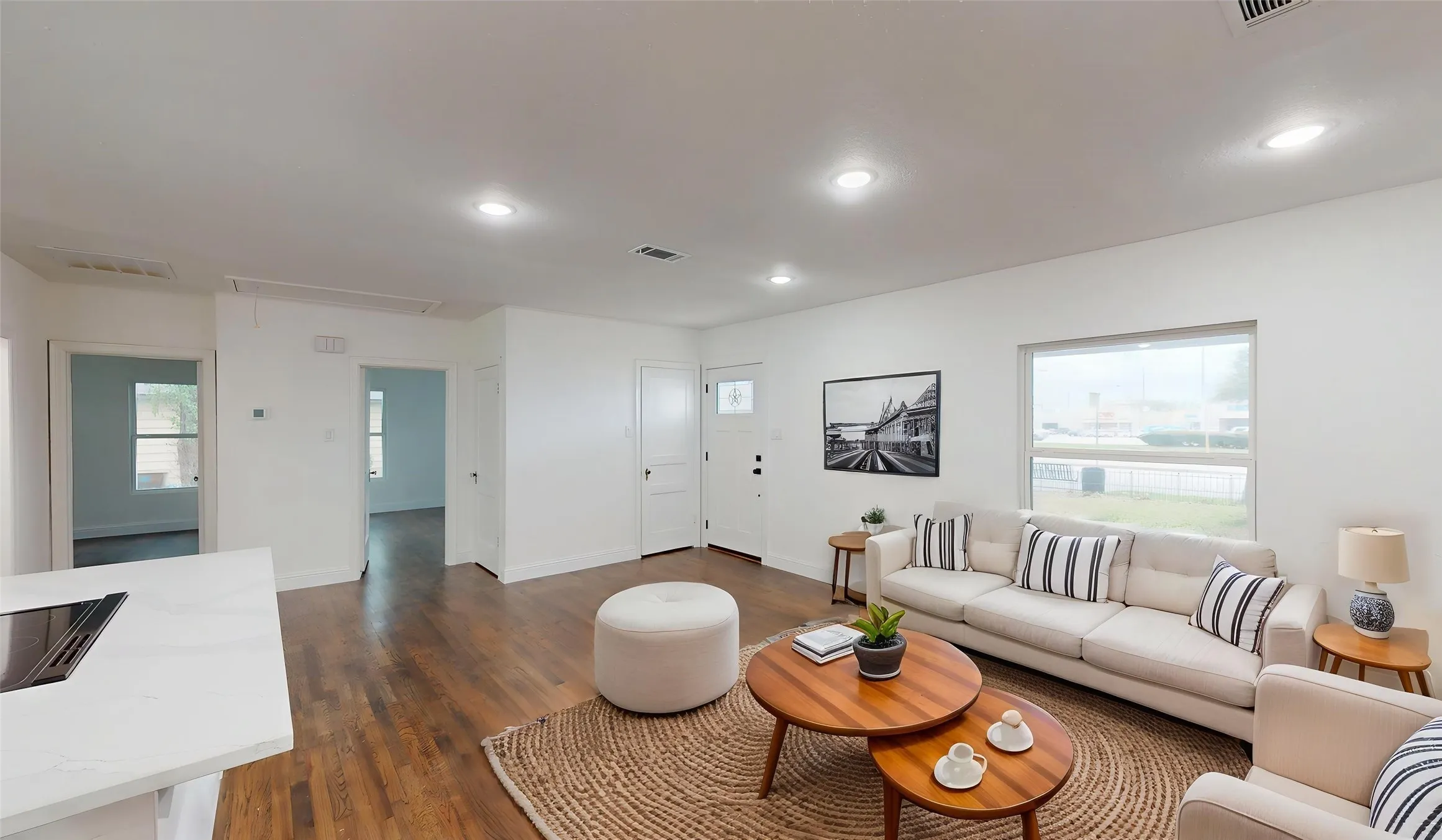 Single Family Residence For Sale in Dallas County , 1425 W Walnut Street, Garland, Texas 75042, 3 Bedroom, 2 Bathroom, Garage spaces, 1,395 Sqft, built in 1950, Preowned, mls#21203972, Real Estate Agent in Garland, Homes For Sale in Dallas county, Homes For Sale in Garland, Realtor in Garland Texas, Real Estate Brokerage Independent Realty Texas, Luminita Cordes Realtor