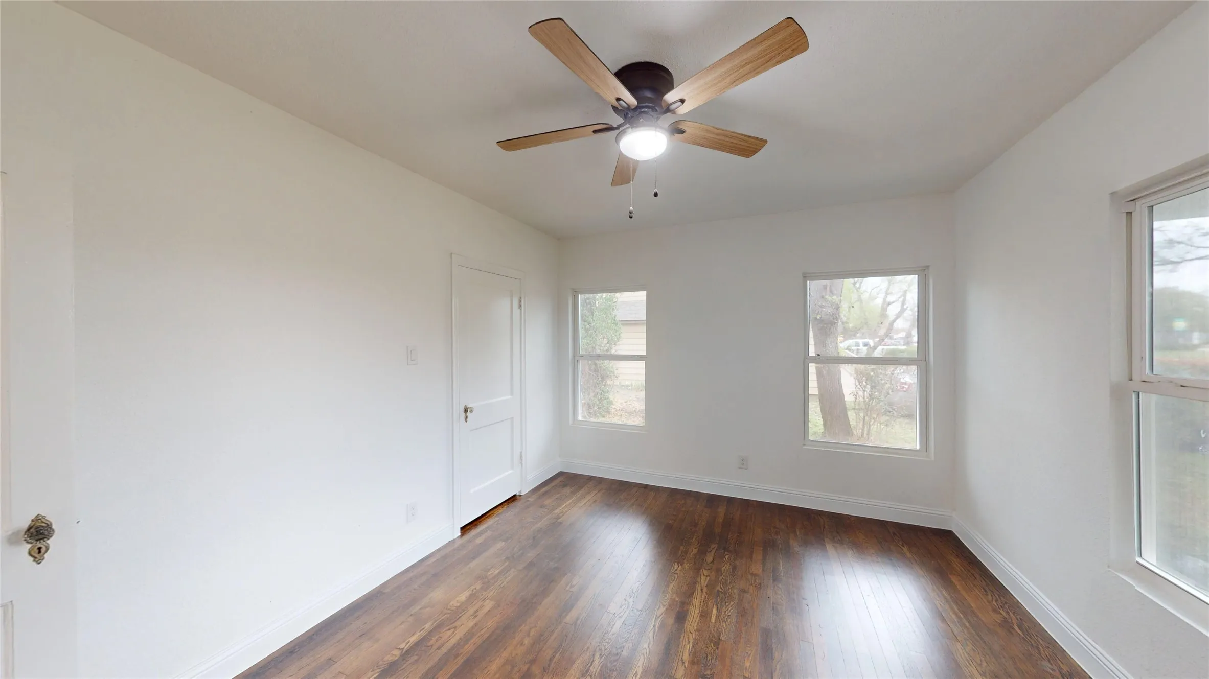 Single Family Residence For Sale in Dallas County , 1425 W Walnut Street, Garland, Texas 75042, 3 Bedroom, 2 Bathroom, Garage spaces, 1,395 Sqft, built in 1950, Preowned, mls#21203972, Real Estate Agent in Garland, Homes For Sale in Dallas county, Homes For Sale in Garland, Realtor in Garland Texas, Real Estate Brokerage Independent Realty Texas, Luminita Cordes Realtor