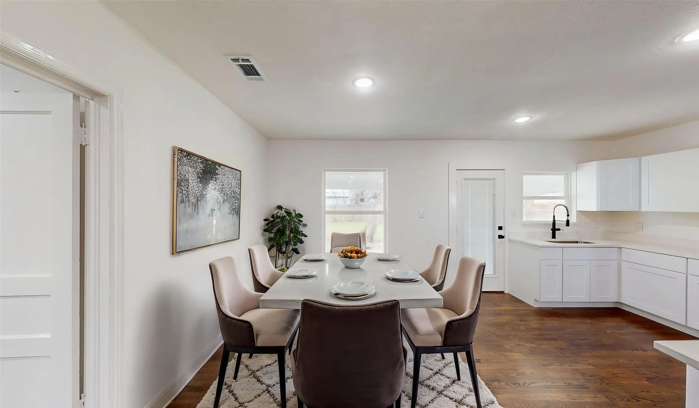 Single Family Residence For Sale in Dallas County , 1425 W Walnut Street, Garland, Texas 75042, 3 Bedroom, 2 Bathroom, Garage spaces, 1,395 Sqft, built in 1950, Preowned, mls#21203972, Real Estate Agent in Garland, Homes For Sale in Dallas county, Homes For Sale in Garland, Realtor in Garland Texas, Real Estate Brokerage Independent Realty Texas, Luminita Cordes Realtor