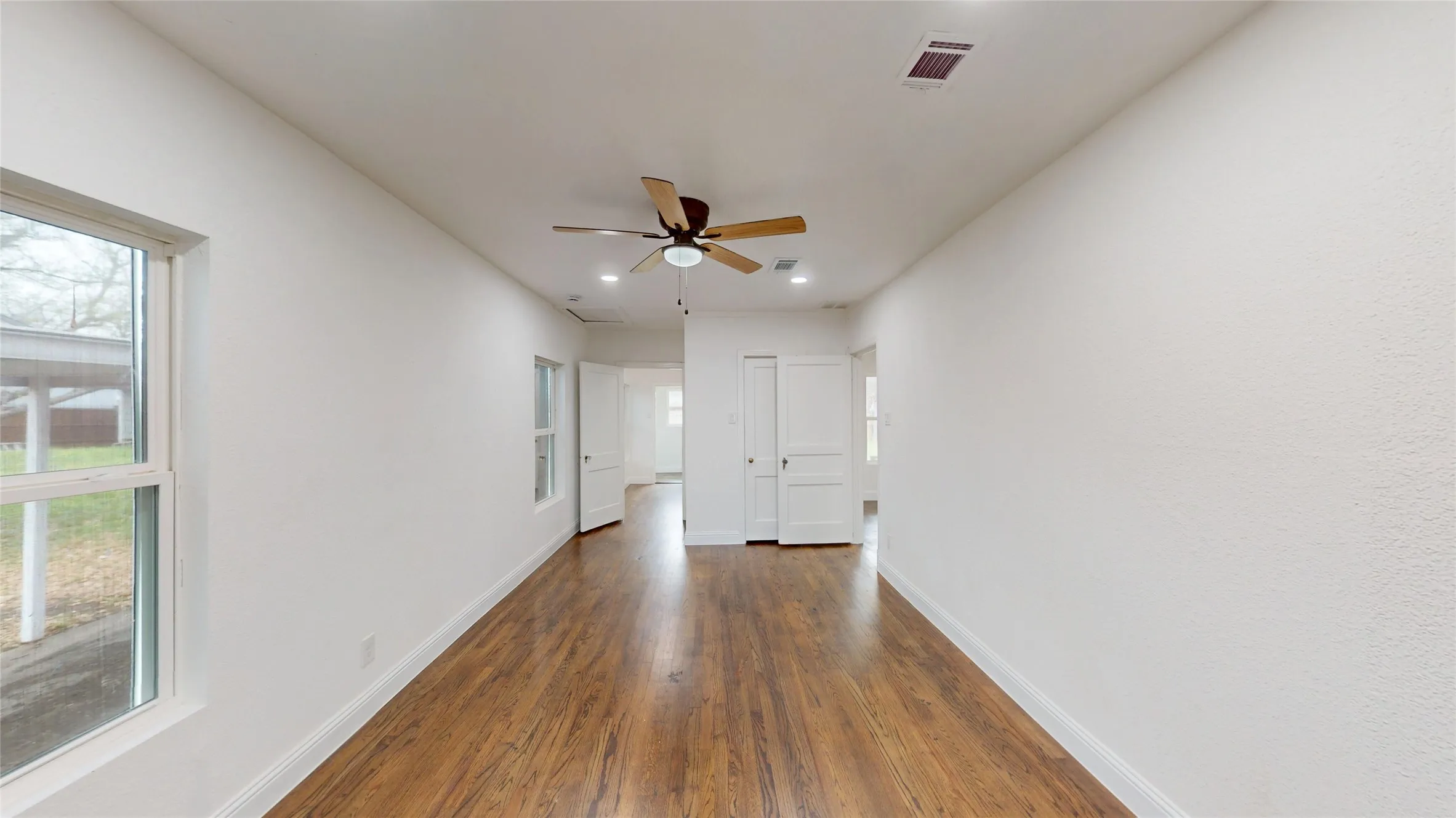 Single Family Residence For Sale in Dallas County , 1425 W Walnut Street, Garland, Texas 75042, 3 Bedroom, 2 Bathroom, Garage spaces, 1,395 Sqft, built in 1950, Preowned, mls#21203972, Real Estate Agent in Garland, Homes For Sale in Dallas county, Homes For Sale in Garland, Realtor in Garland Texas, Real Estate Brokerage Independent Realty Texas, Luminita Cordes Realtor