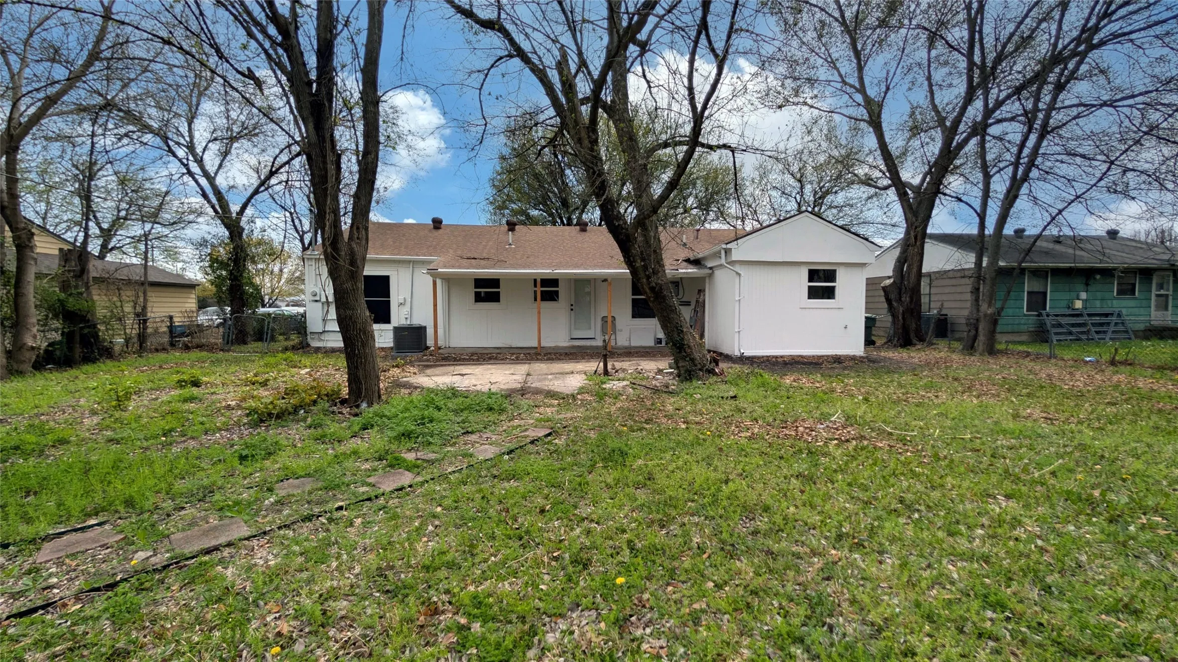 Single Family Residence For Sale in Dallas County , 1425 W Walnut Street, Garland, Texas 75042, 3 Bedroom, 2 Bathroom, Garage spaces, 1,395 Sqft, built in 1950, Preowned, mls#21203972, Real Estate Agent in Garland, Homes For Sale in Dallas county, Homes For Sale in Garland, Realtor in Garland Texas, Real Estate Brokerage Independent Realty Texas, Luminita Cordes Realtor