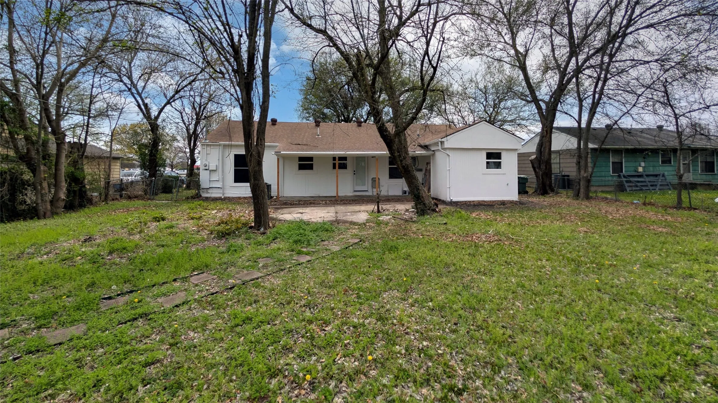 Single Family Residence For Sale in Dallas County , 1425 W Walnut Street, Garland, Texas 75042, 3 Bedroom, 2 Bathroom, Garage spaces, 1,395 Sqft, built in 1950, Preowned, mls#21203972, Real Estate Agent in Garland, Homes For Sale in Dallas county, Homes For Sale in Garland, Realtor in Garland Texas, Real Estate Brokerage Independent Realty Texas, Luminita Cordes Realtor