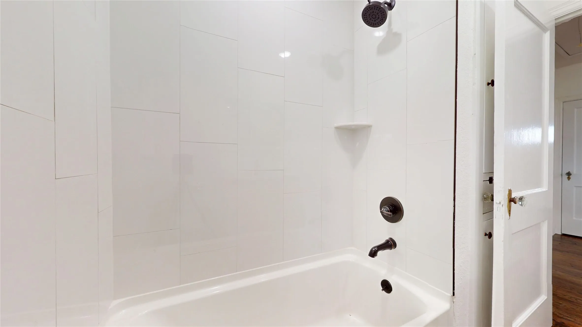 Single Family Residence For Sale in Dallas County , 1425 W Walnut Street, Garland, Texas 75042, 3 Bedroom, 2 Bathroom, Garage spaces, 1,395 Sqft, built in 1950, Preowned, mls#21203972, Real Estate Agent in Garland, Homes For Sale in Dallas county, Homes For Sale in Garland, Realtor in Garland Texas, Real Estate Brokerage Independent Realty Texas, Luminita Cordes Realtor